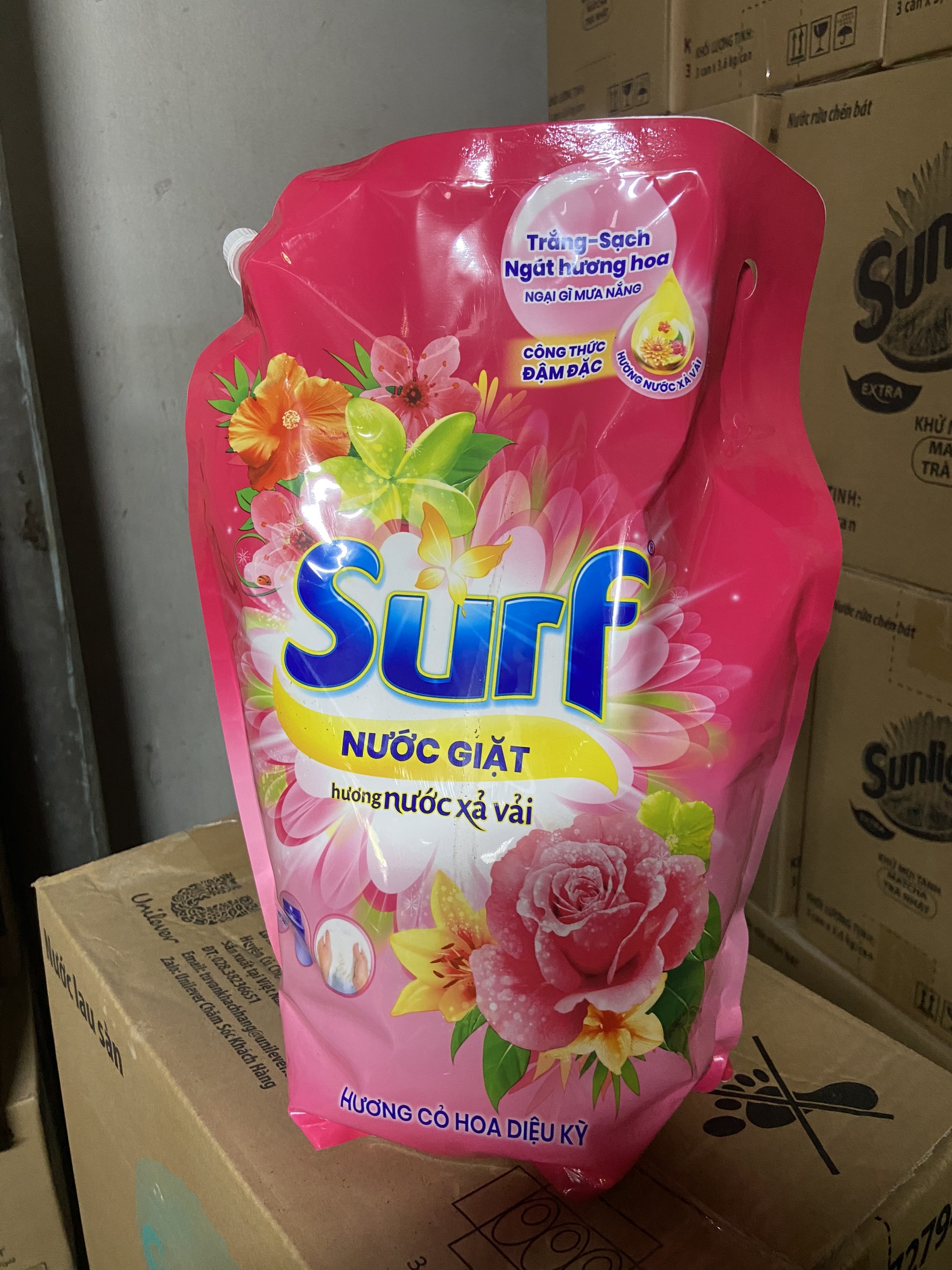 Nước giặt Surf hương cỏ hoa dịu kỳ túi 2,9kg