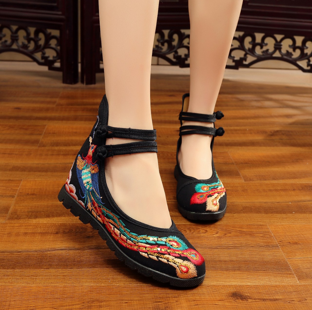 Giày thêu cổ trang nữ 5cm đế xuồng