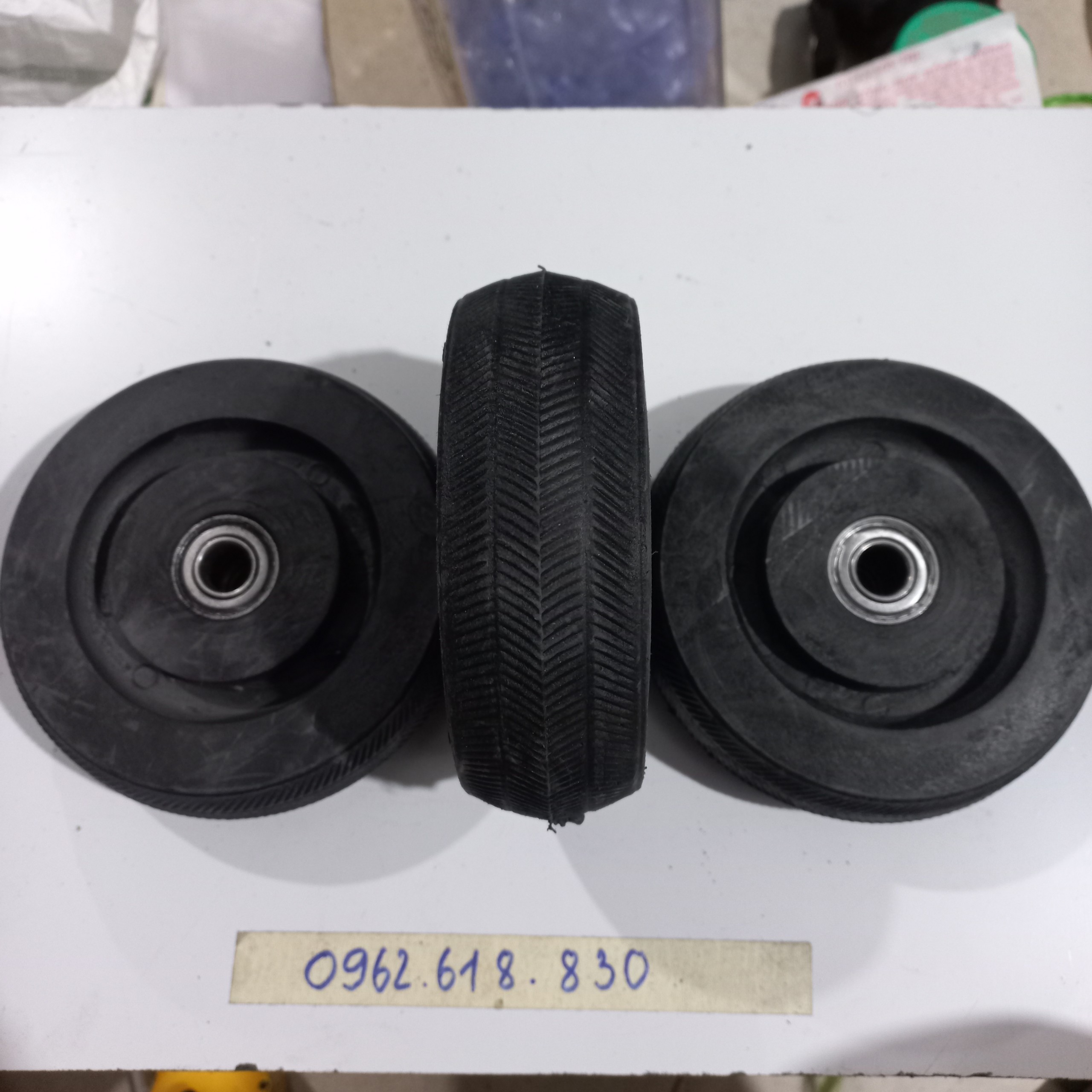 Bánh xe cao su , Bánh xe đẩy kích thước 125mmx 45mm cao su đẩy êm có vòng bi