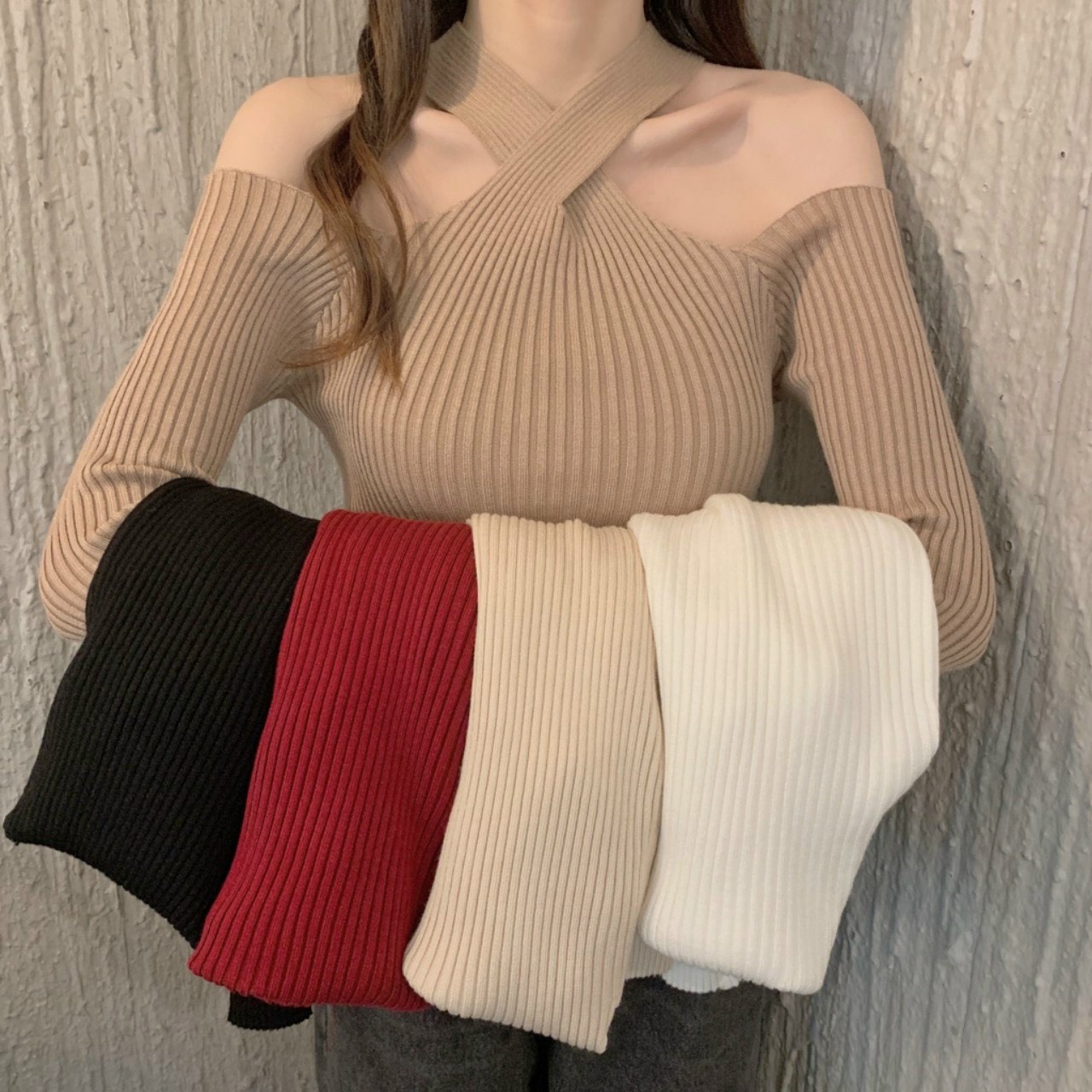 Áo thun gân croptop cổ chéo cách điệu hở vai tay dài MC