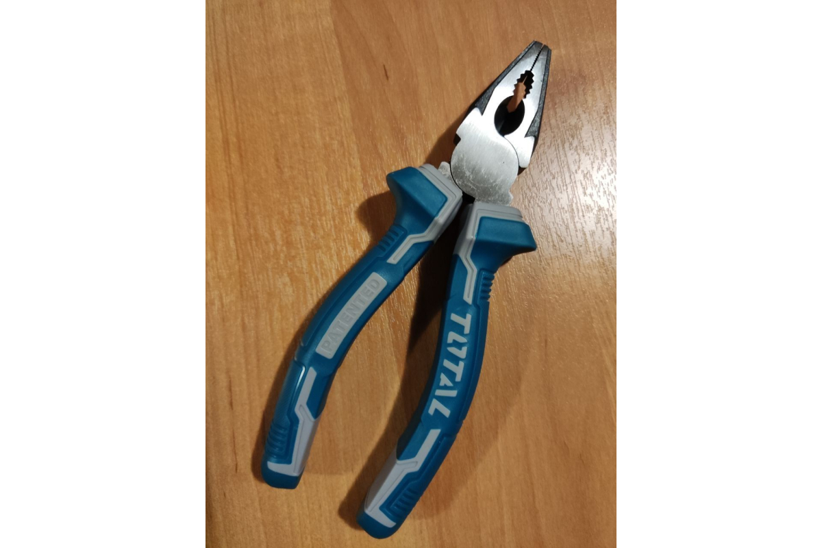 Kềm răng 6" / tht210606 / total / chất liệu bằng thép cr-v, đen bóng