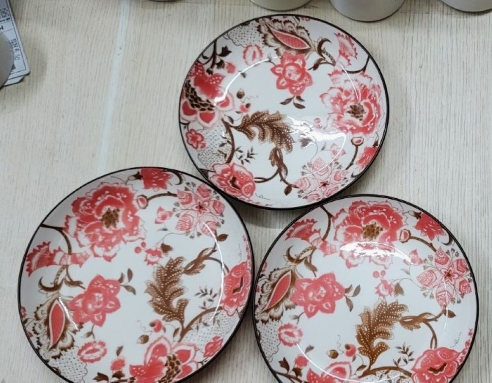 Dĩa tròn gốm sứ hoa văn Hoa Hải Đường 4D
