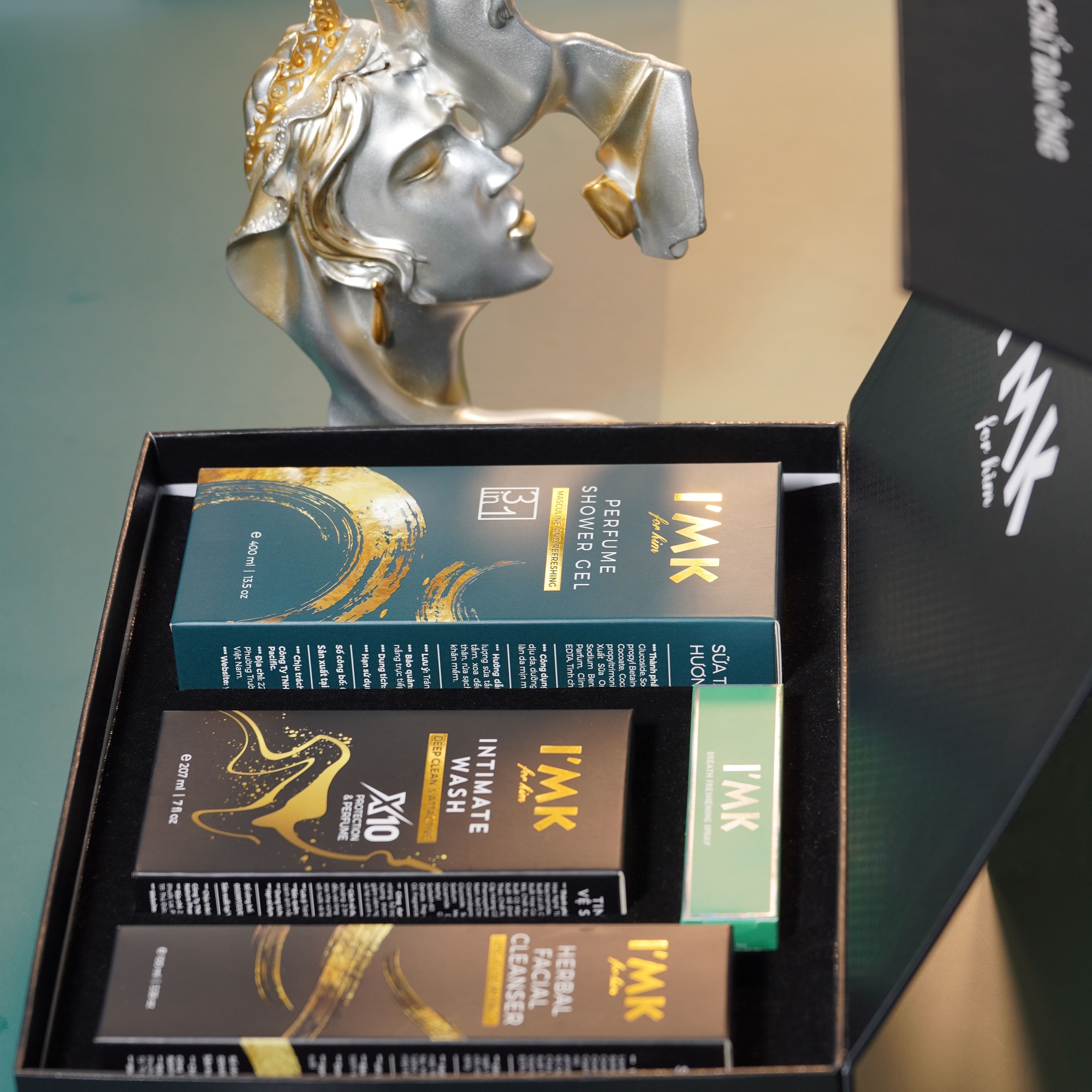  Bộ Quà Tặng Nam Cao Cấp I'MK - Sữa Tắm Gội 400ml Xịt Thơm 207ml & Sữa Rửa Mặt Nam 100ml - Hương Thơm Dịu Nhẹ Dành Cho Mọi Loại Da 