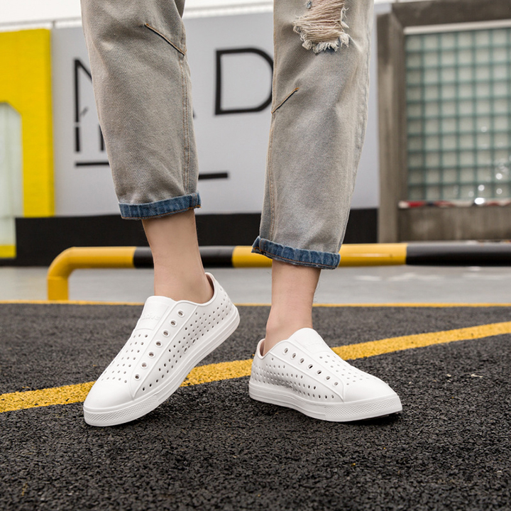 Giày nhựa nam nữ đi mưa đi biển siêu nhẹ giay nhua lỗ dẻo bền thoáng chân không trơn nhiều màu GU2