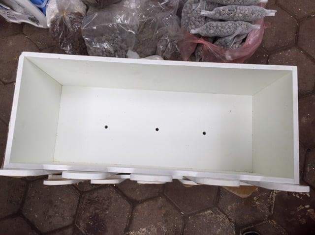 { VIP HOT}{ có kèm chân thép}Chậu hàng rào nhựa composite trồng hoa cây các loại màu trắng