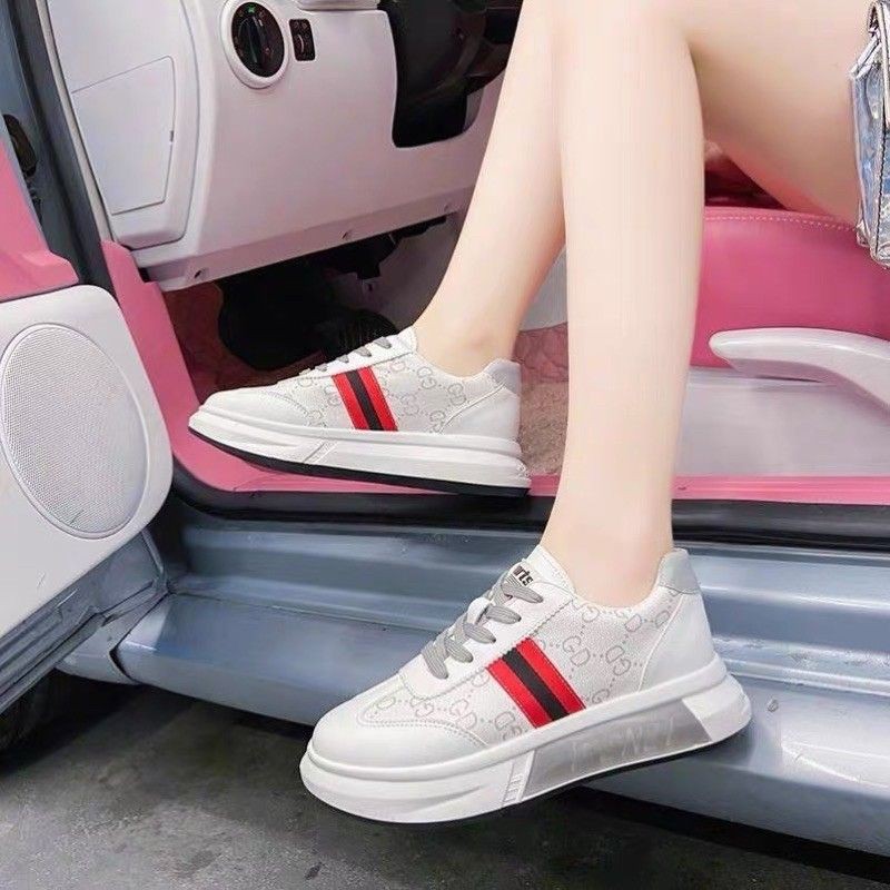 Giày thể thao viền kẻ đỏ đen hit