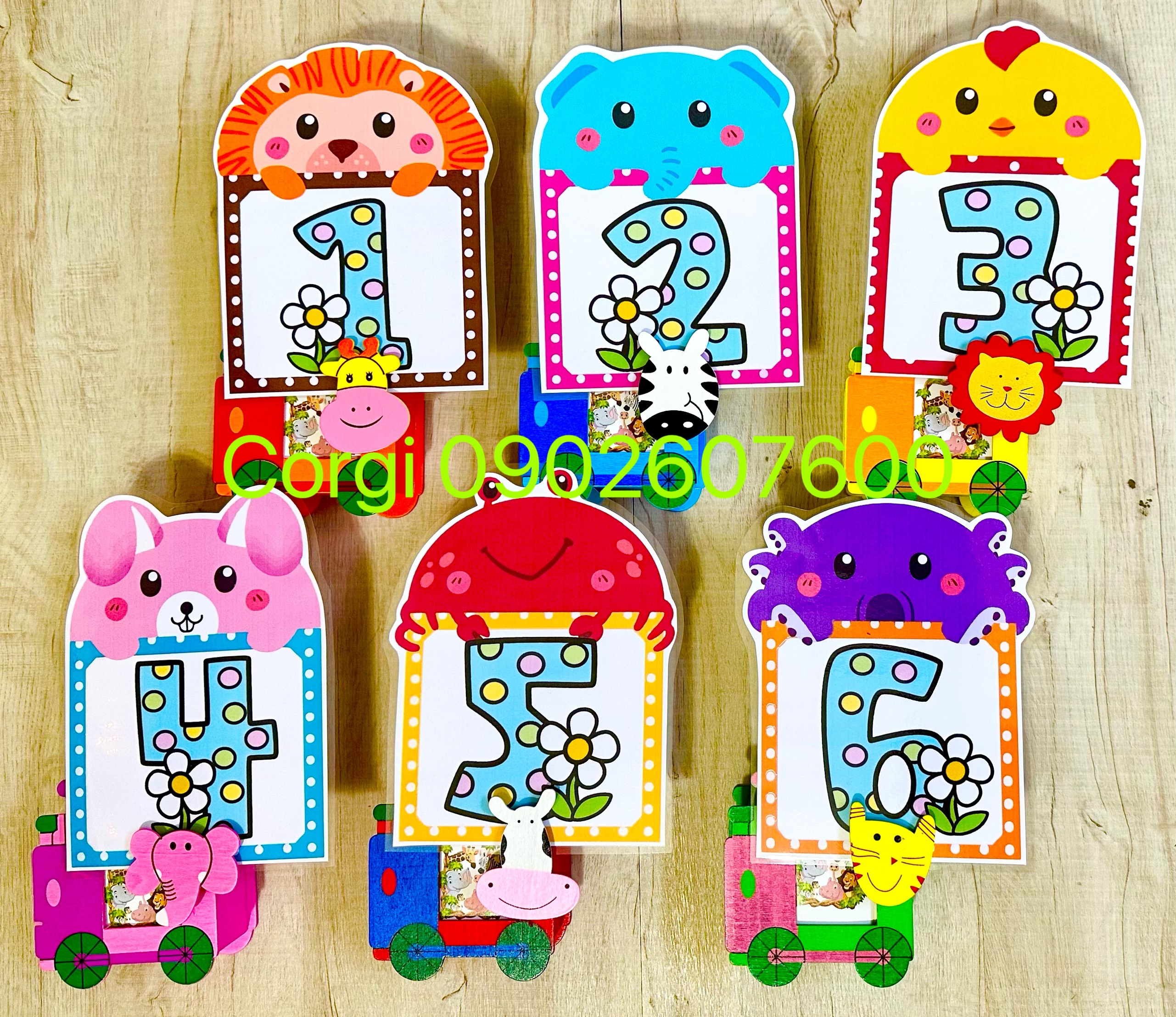 6 bảng tên nhóm số kèm hộp gỗ cắm bút - đồ dùng dạy học corgi
