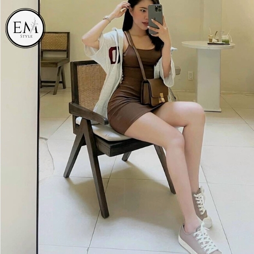 Đầm hai dây nữ body kèm áo khoác kiểu sơ mi tay lỡ form rộng in chữ thun gân siêu hot trend em style