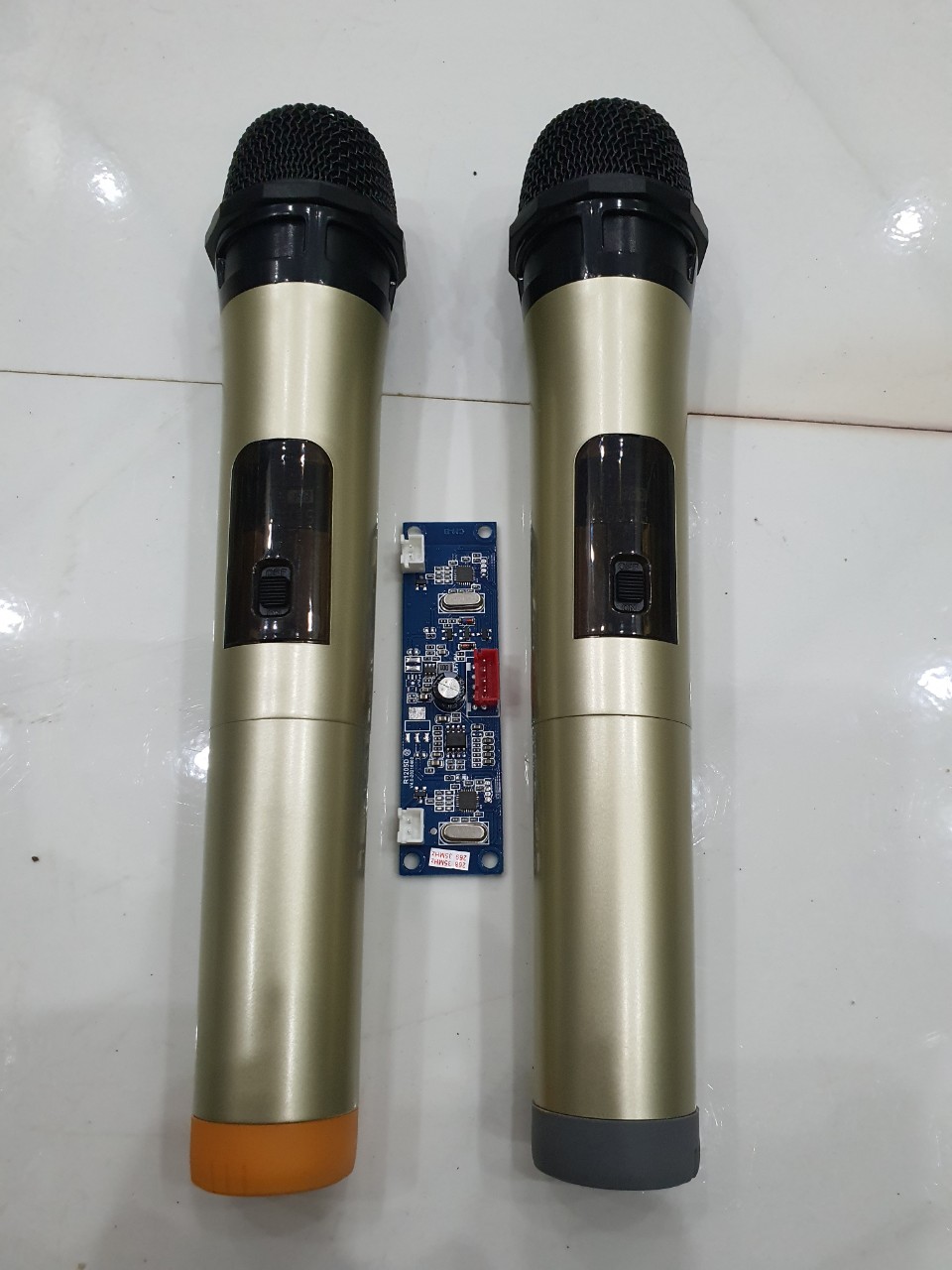 Micro không dây sóng UHF chuyên loa kéo tay cao cấp HP Electrical
