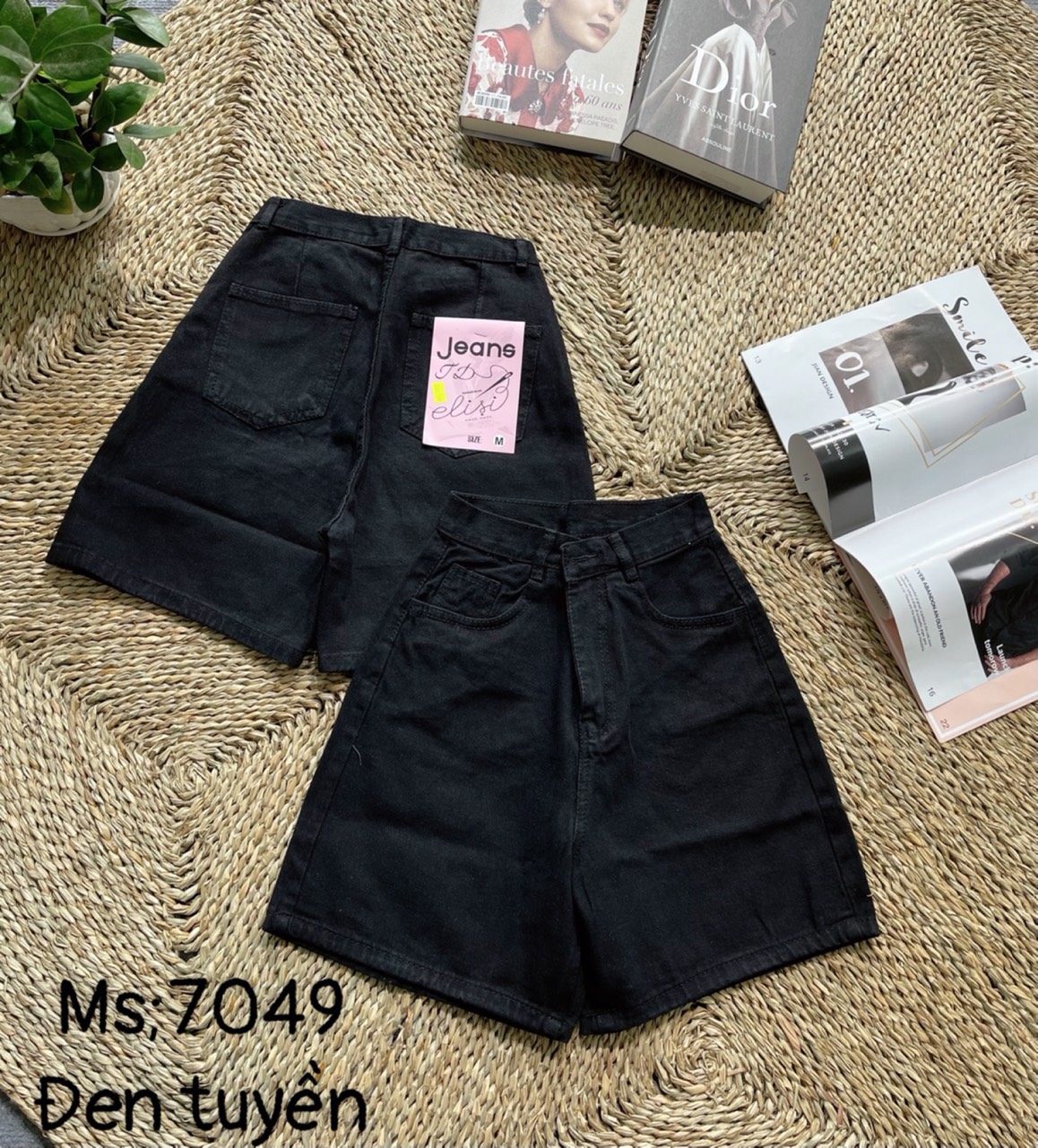 [HCM] Quần đùi đen jean Nữ lưng cao cá tính trẻ trung năng động (Women's high waisted jeans shorts with a youthful and dynamic personality)