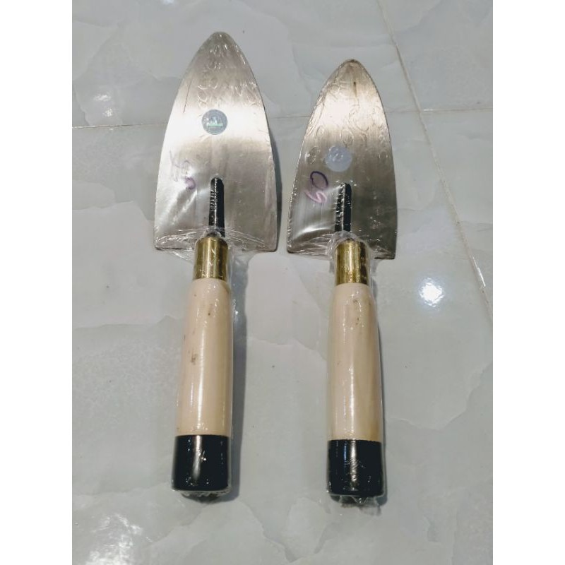 [HCM]Bay thép thợ hồ - Bay cán gỗ- bay xúc đất trồng cây