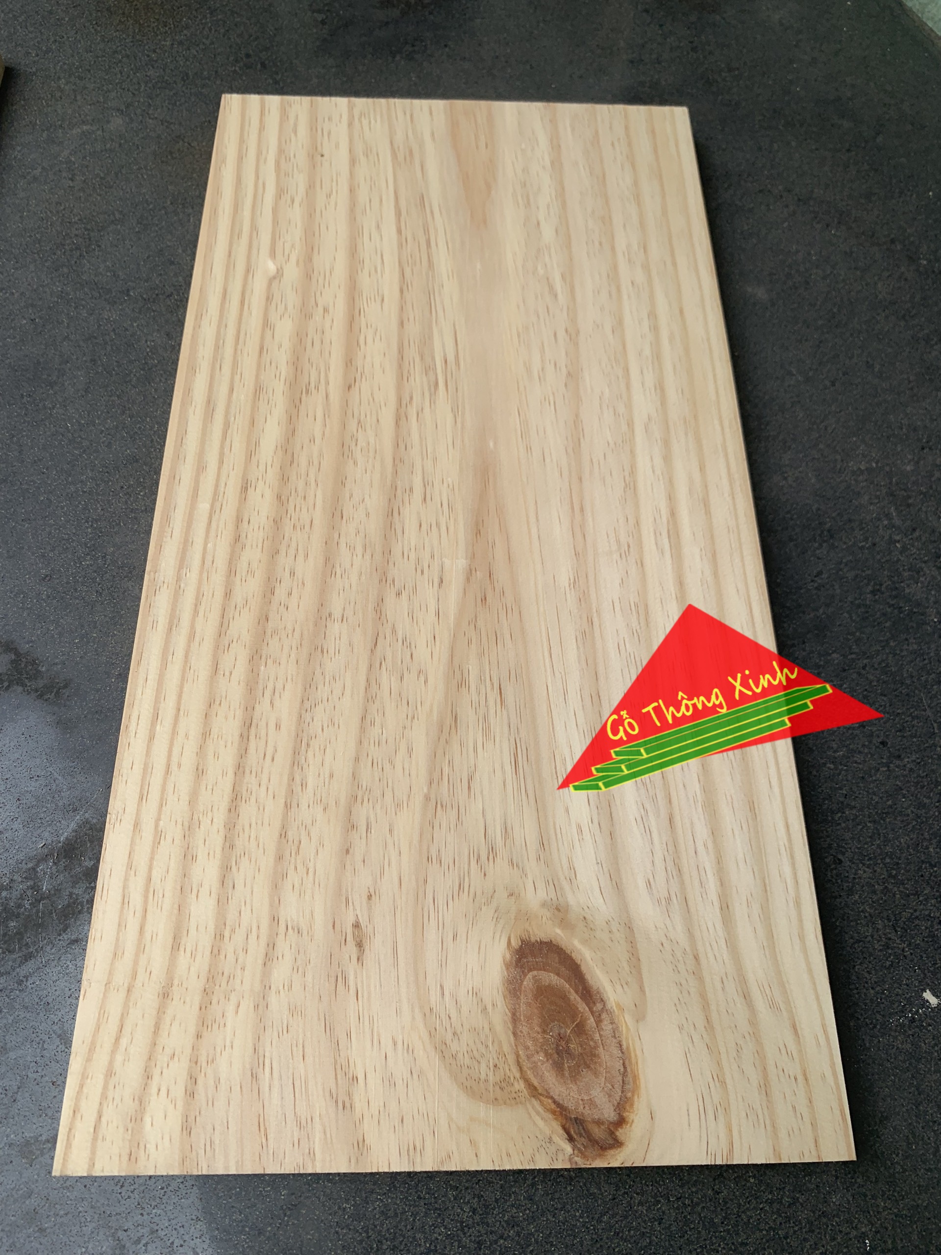 [HCM]Tấm gỗ thông mặt lớn 24cm dài 50cm dày 2cm được bào láng 4 mặt đẹp thích hợp làm kệ decorde..