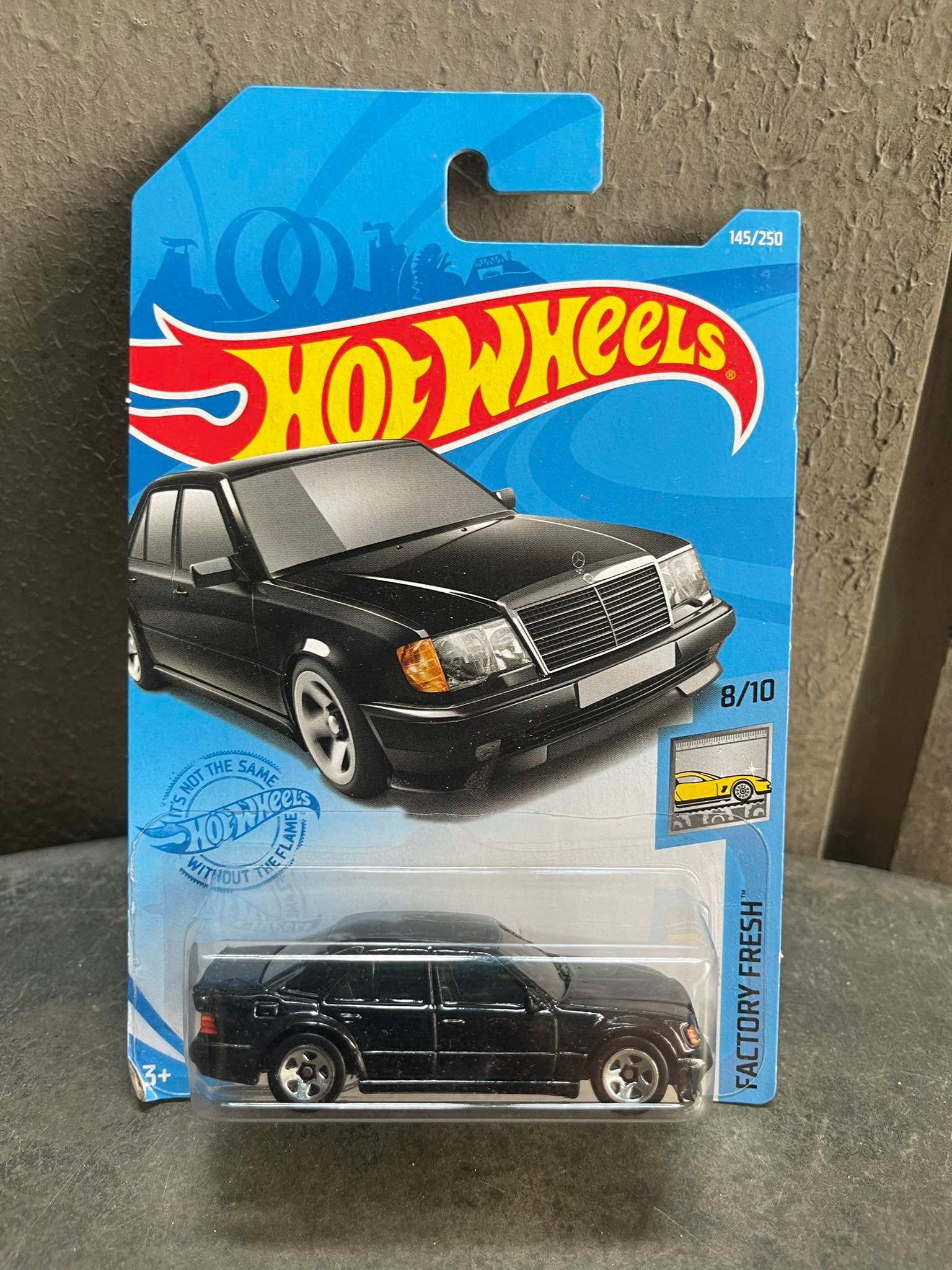 Xe mô hình đồ chơi cơ bản hotwheels 1:64 - mercedes benz 500e