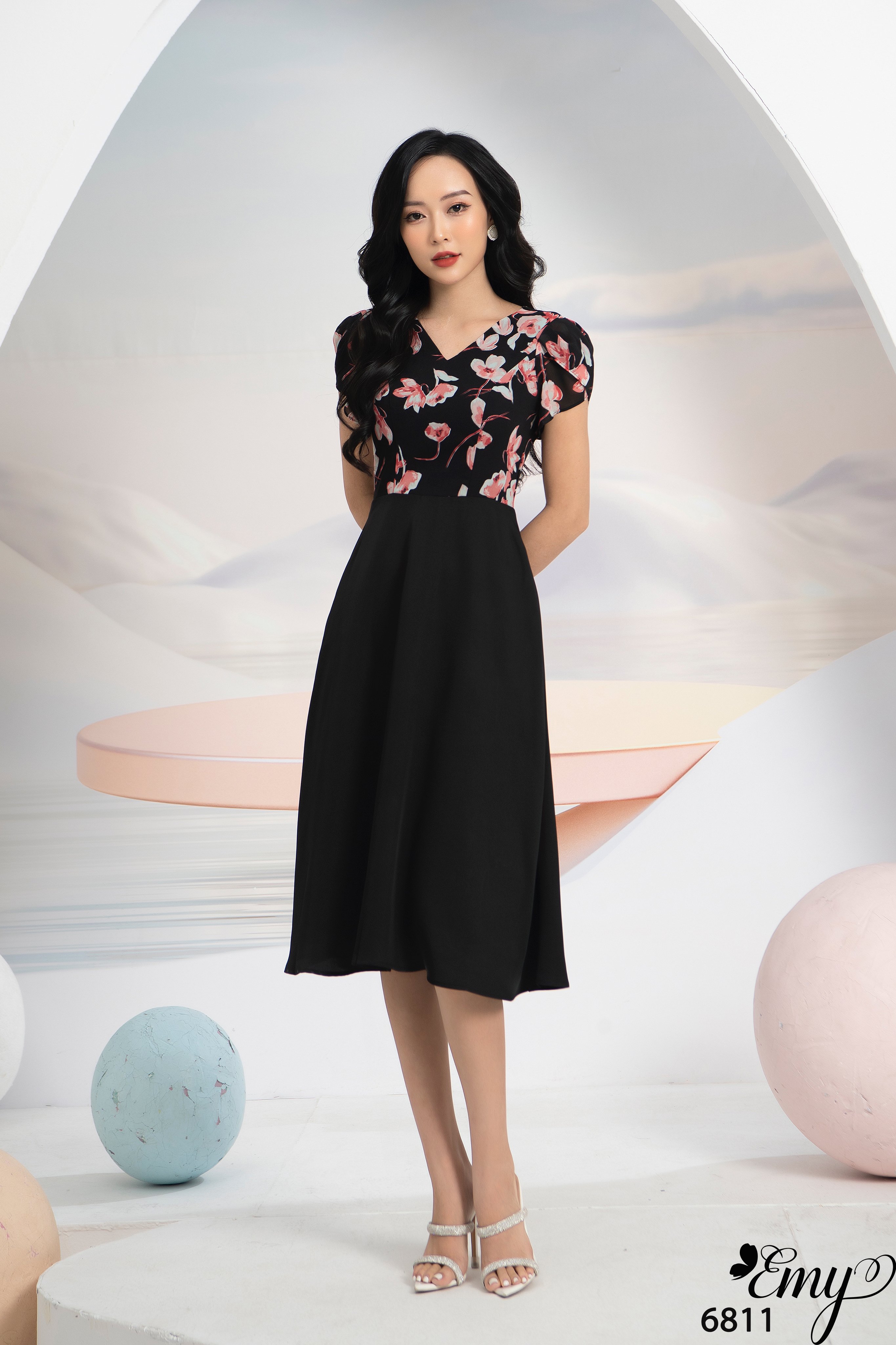 Đầm emy em6811 xoè phối cổ v