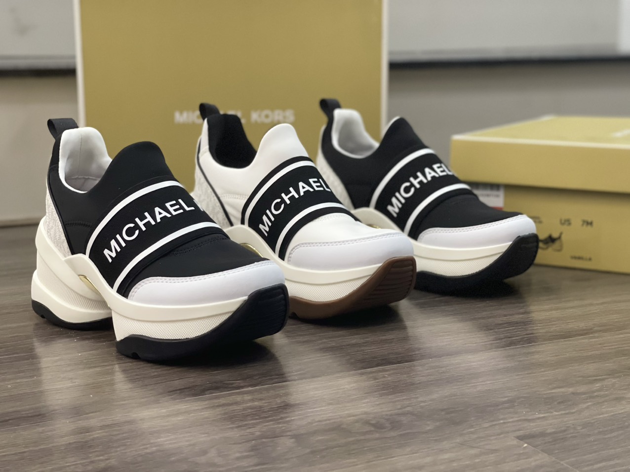 Giày Slip on MK Michael Kors Olympia Slip-On 5-6 phân full hộp hàng xịn