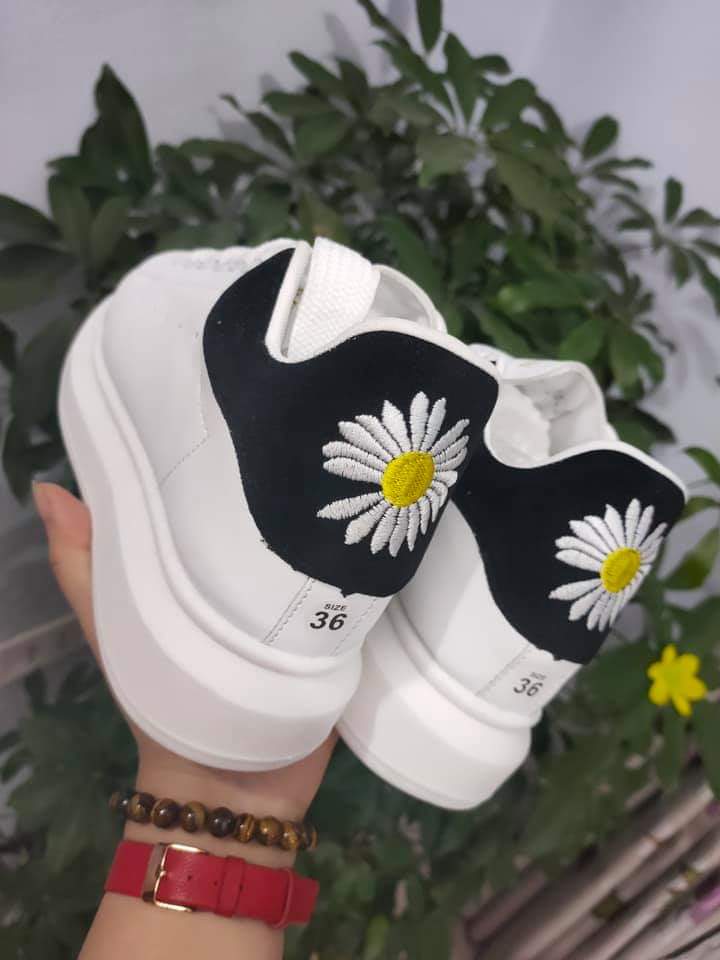 Giày junisu siêu phẩm giày thể thao sneaker gót đen mc thêu hoa cúc hàng xuất dư