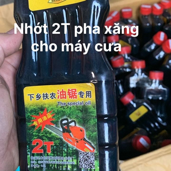 Nhớt pha xăng , cho máy cưa và máy phát cỏ loại nhớt 2t nhớt pha xong sẽ là màu đỏ