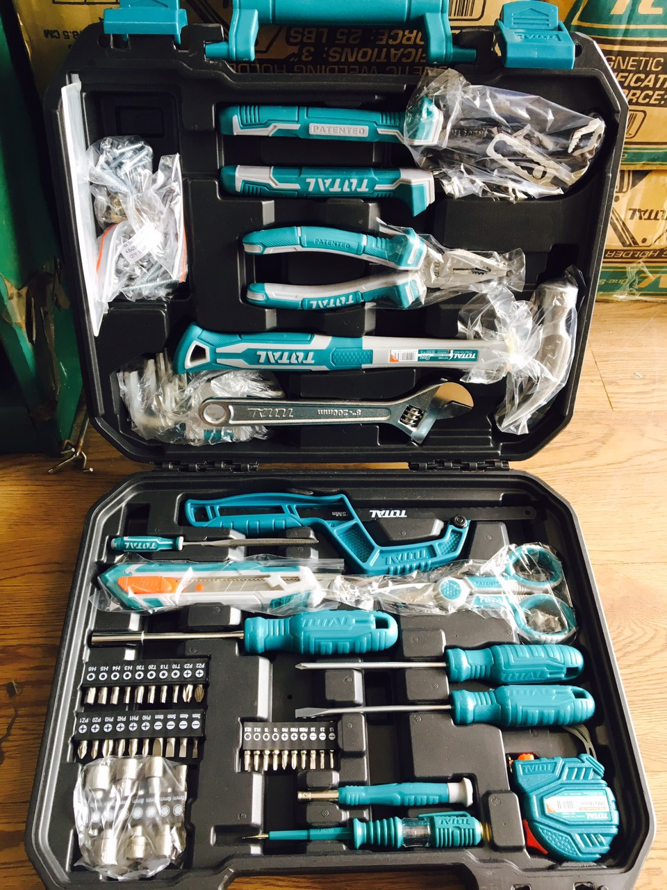 Bộ 130 dụng cụ Total (THKTHP21306)