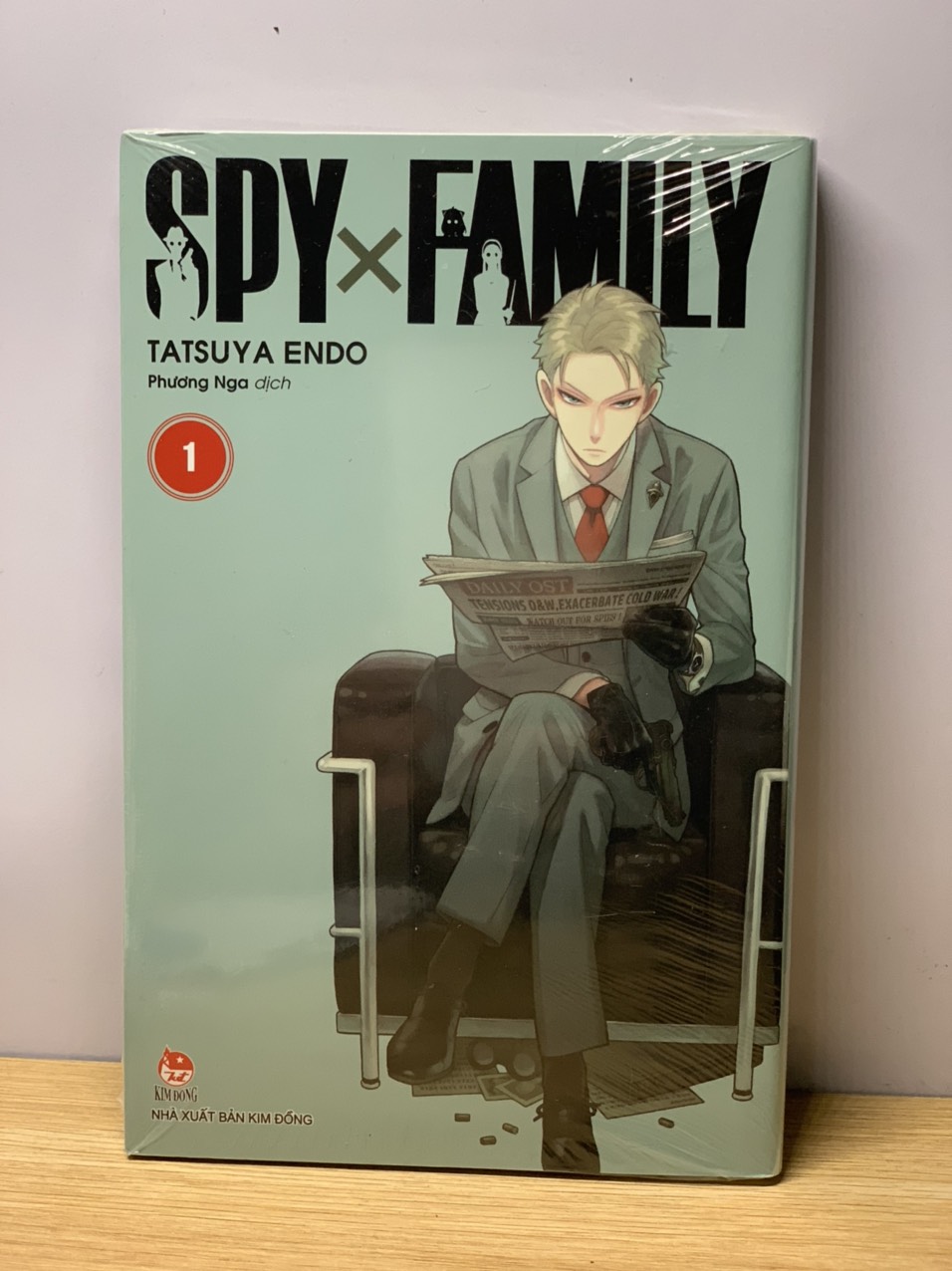 Spy x family tập 1 (kèm standee PVC)
