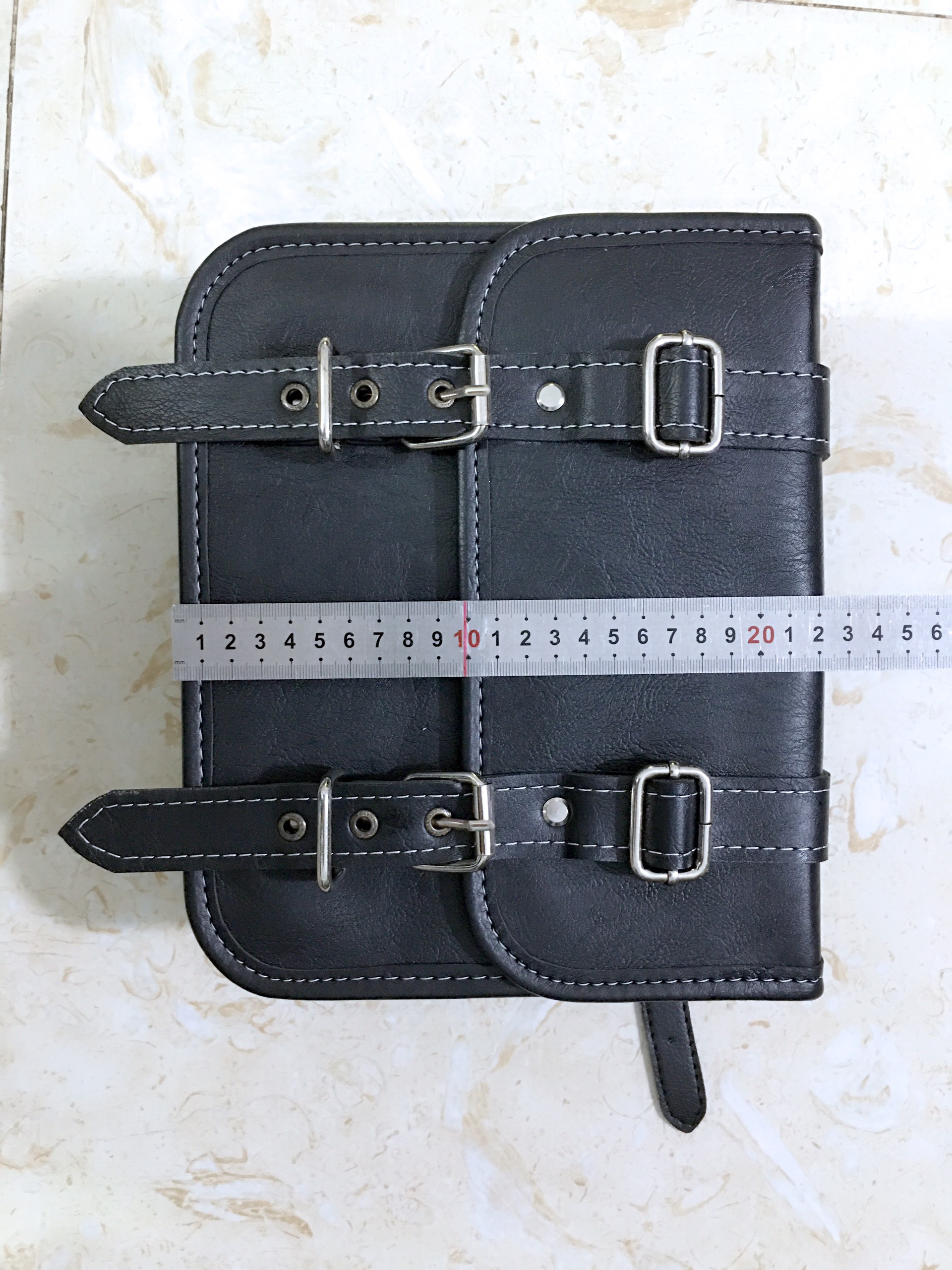 1 chiếc túi màu đen treo xe yamaha pg-1,yamaha xsr 155, legend gpx.treo hông,baga sau,