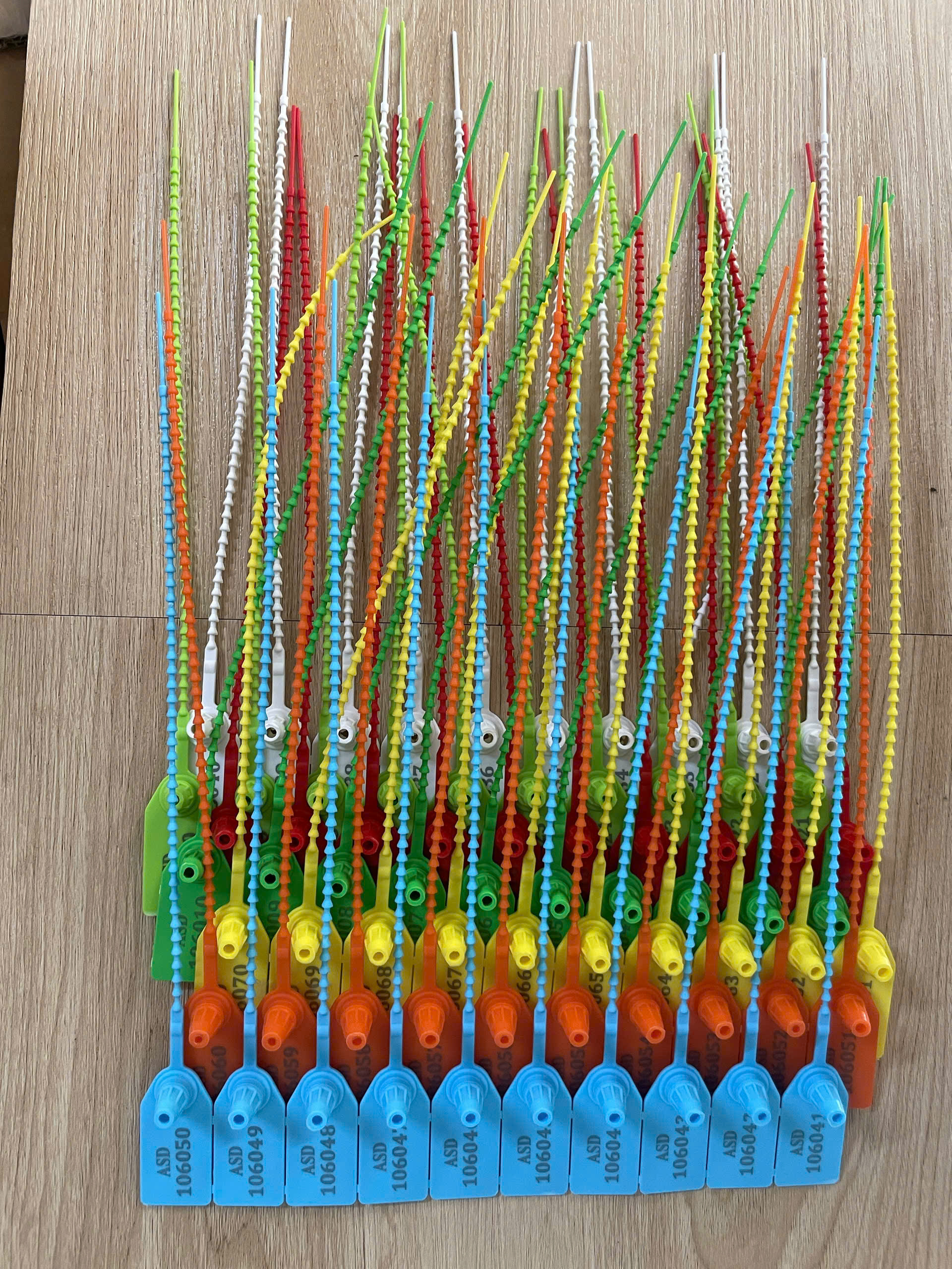 Combo 200 chiếc Seal nhựa niêm phong dây rút đốt trúc nhỏ 25cm in sẵn số seri dùng niêm phong túi xách, giày, áo quần ...
