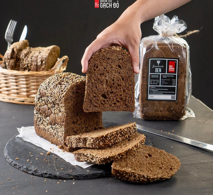 Bánh Mì Đen Gạch Đỏ 600g Và Bơ Đậu Phộng Caramen - Bơ Chocolate 250g - Công Thức Giảm Cân