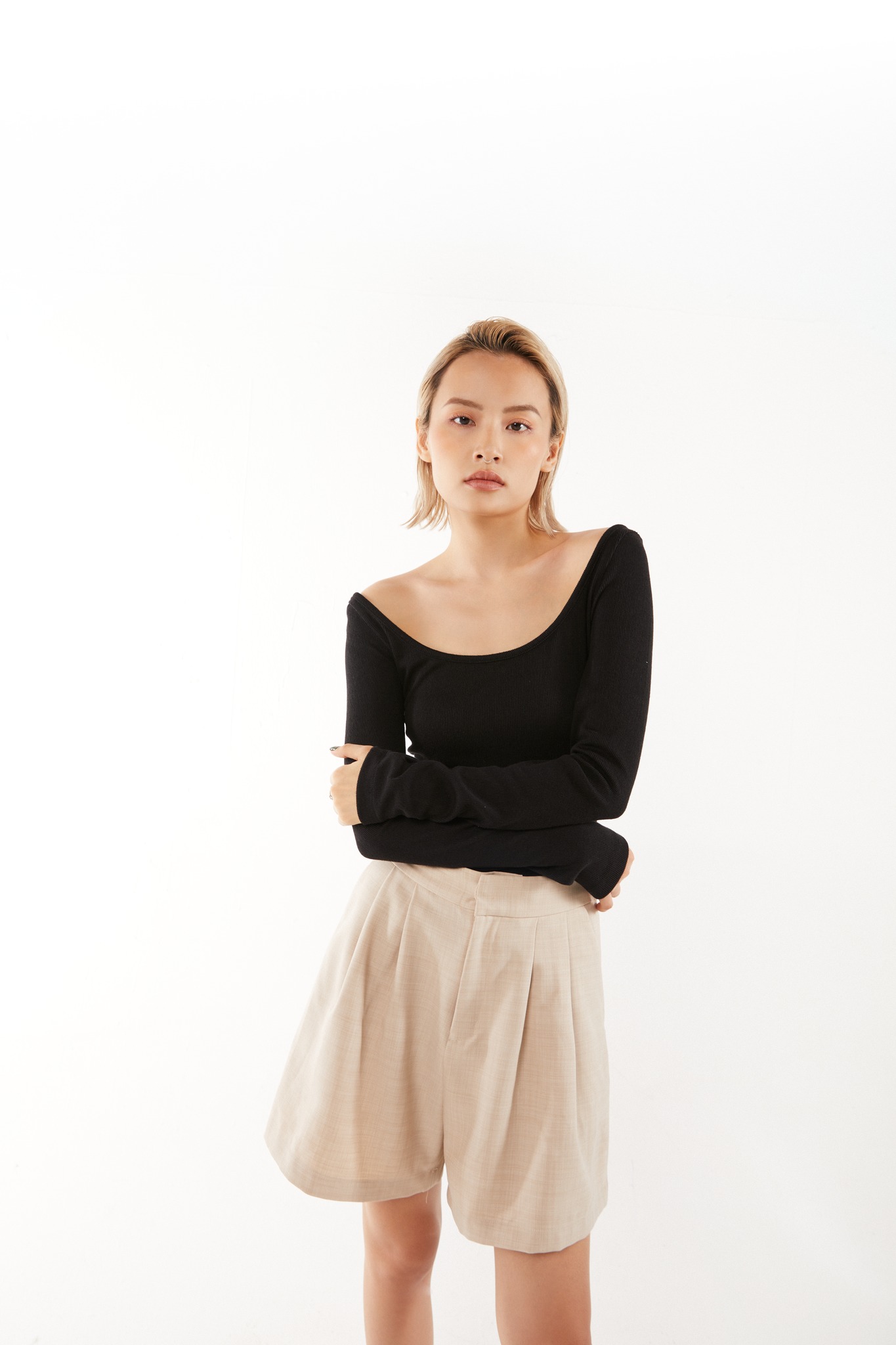 Dottie - quần short xếp ly túi mổ nữ dottie màu beige - q0284
