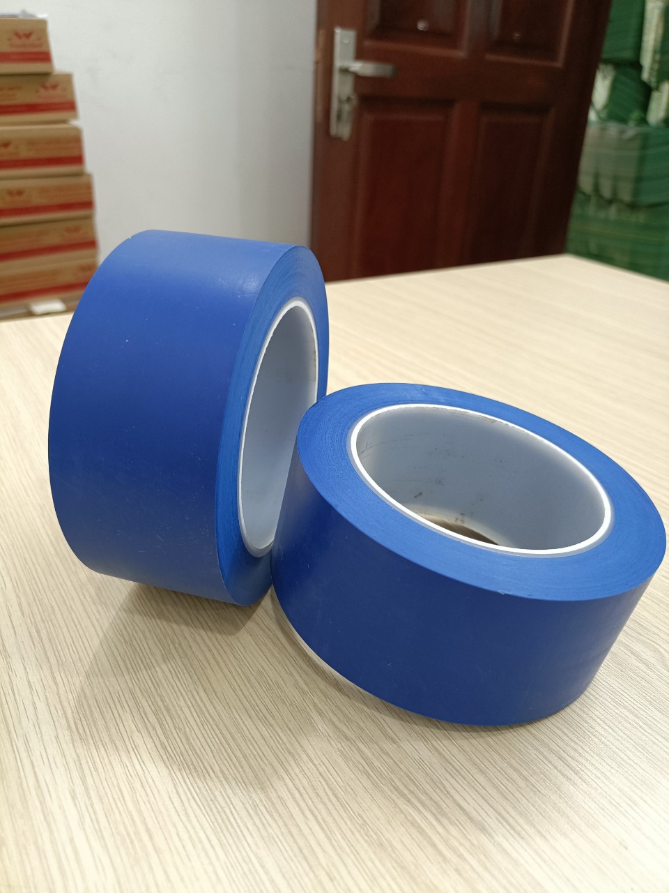 1 cuộn Băng keo dán sàn, dán nền màu xanh dương 48mm x 33m