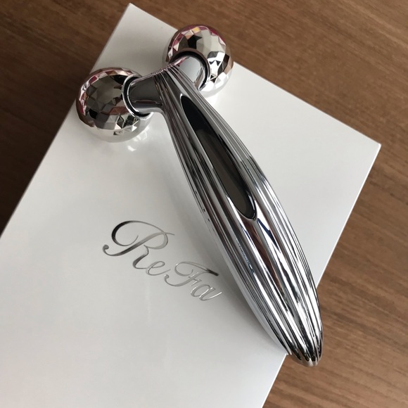 (CÓ VIDEO) Máy Massage Nâng Cơ Mặt Với Dòng Điện Siêu Nhỏ Refa Carat Chính Hãng (Refa S / Refa Carat Ray Face / Refa Crystal / Refa Carat Ray)