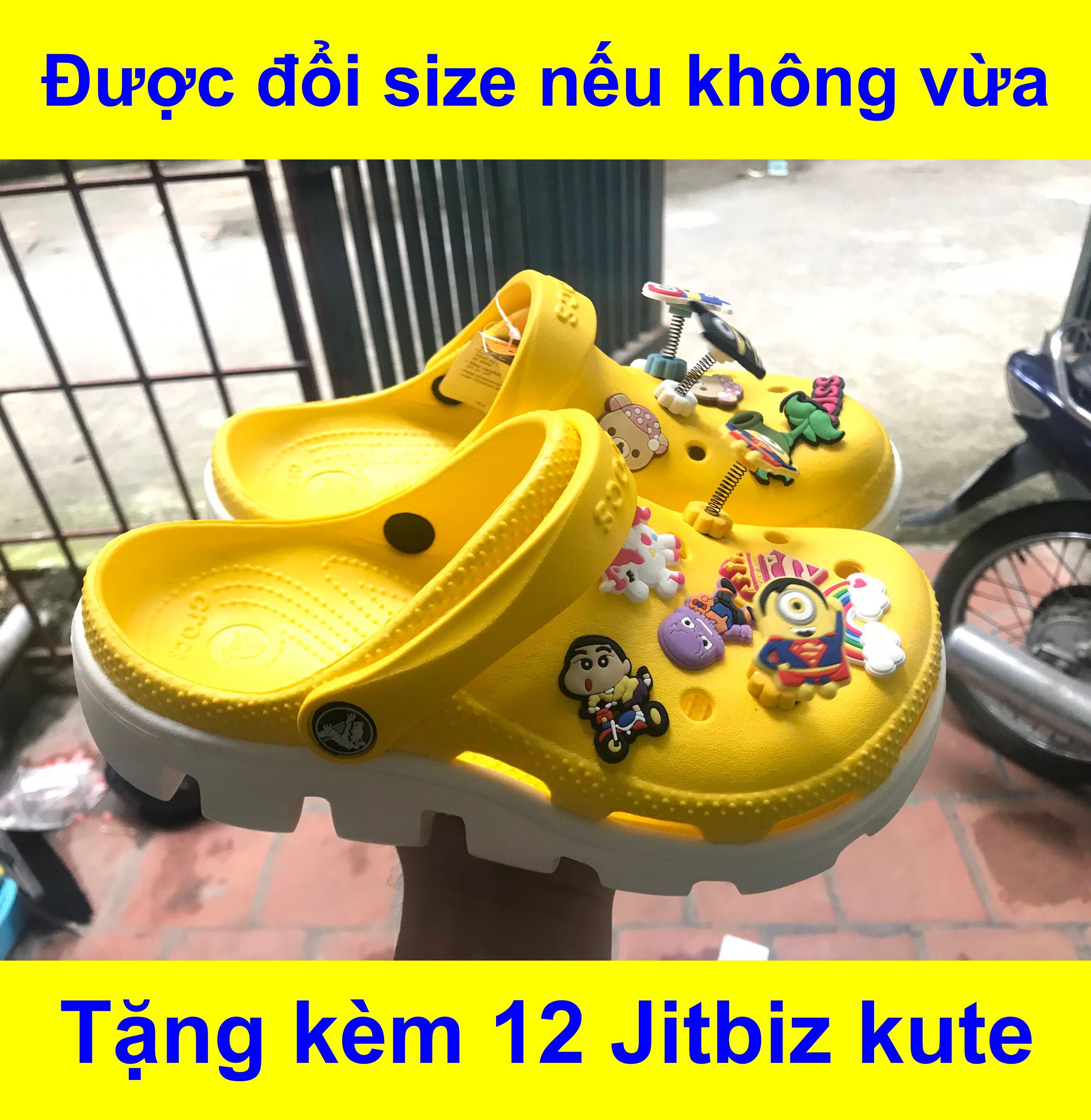 Dép sục Crocs duet quai ngang nam và nữ màu vàng đế trắng, đế cao răng cưa, cá tính siêu nhẹ đi mưa đi nắng chống trơn trượt, có nhiều lỗ thoát hơi thông thoáng, tặng kèm 12 jitbitz sticker - có hình thật và video tự quay