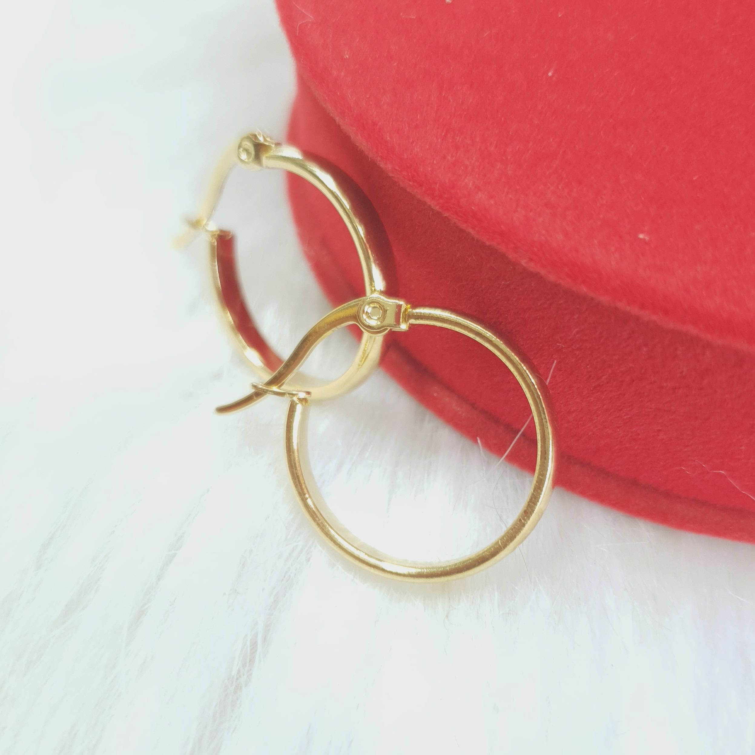 (Siêu nhẹ+Không kiêng nước+Không phai màu) Bông Tai Tròn Bản Nhỏ Đơn Giản Titanium Cao Cấp- Dùng bền màu tắm rửa không đen