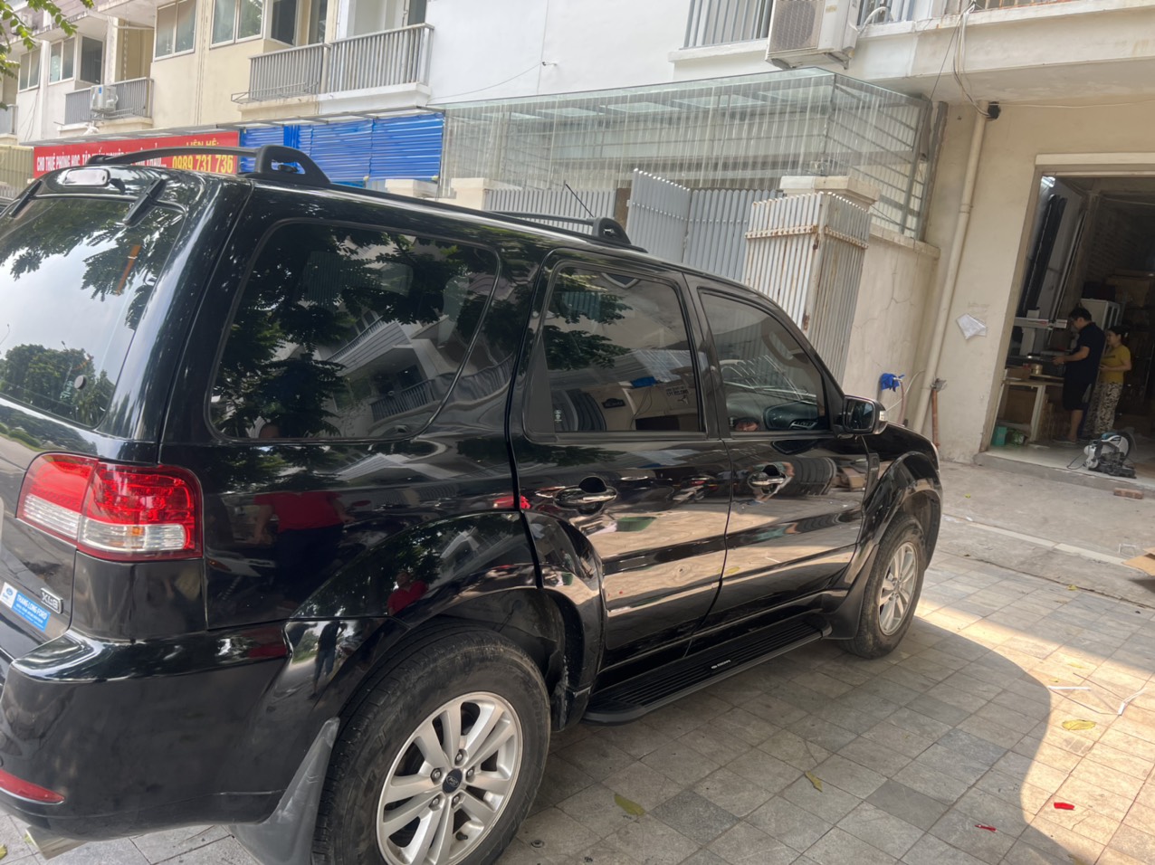 Bậc lên xuống, bệ bước chân xe ford escape. mẫu nhôm đúc cho các đời xe. khắc laser logo