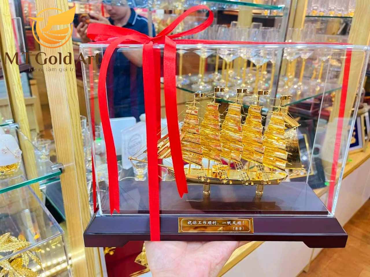 Mô hình thuyền buồm dát vàng MT Gold Art- quà tặng sếp, quà tặng khách hàng, quà tặng đối tác, quà tặng tân gia. quà tặng khai trương, quà tặng chồng, quà tặng doanh nghiệp, quà tặng vợ