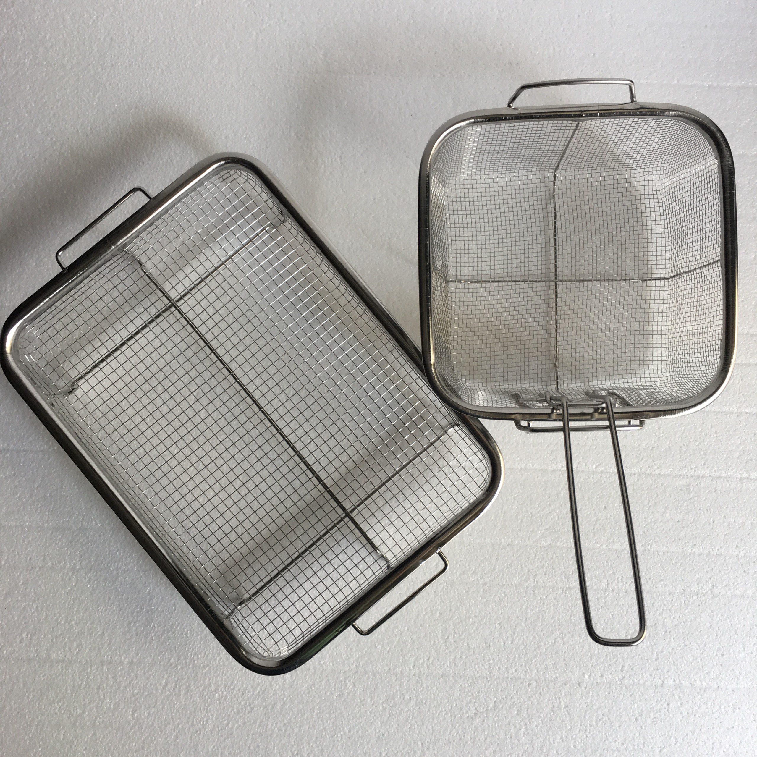 2 Rổ lưới Inox dùng cho nhà bếp.