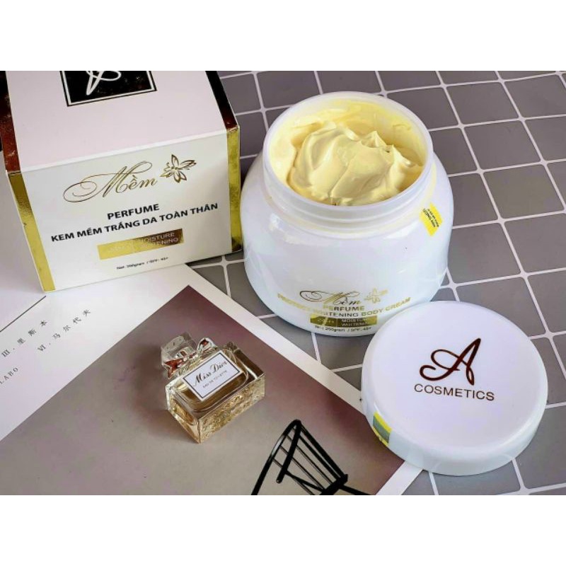 Kem dưỡng body mềm hương nước hoa
