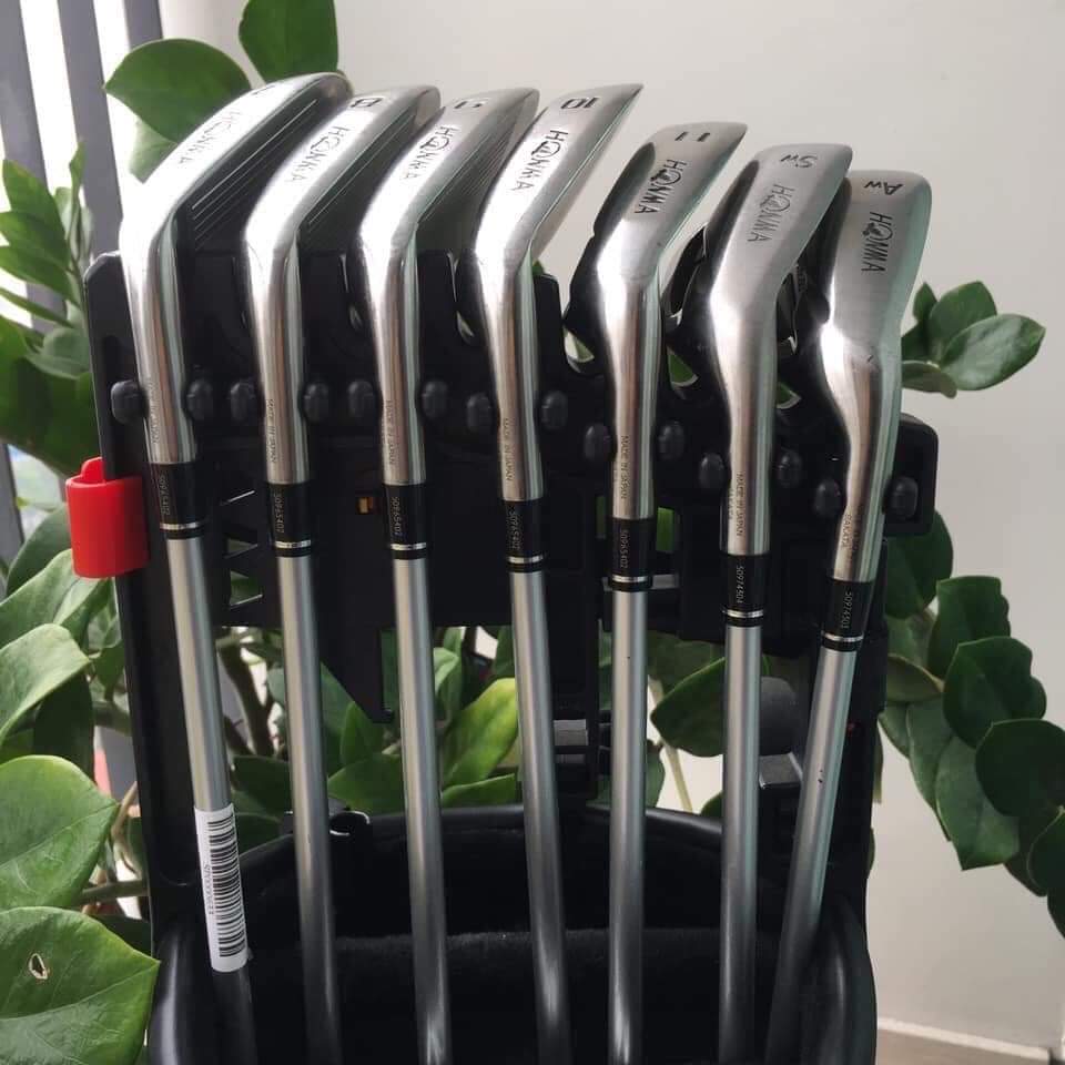 Giá gài gậy golf