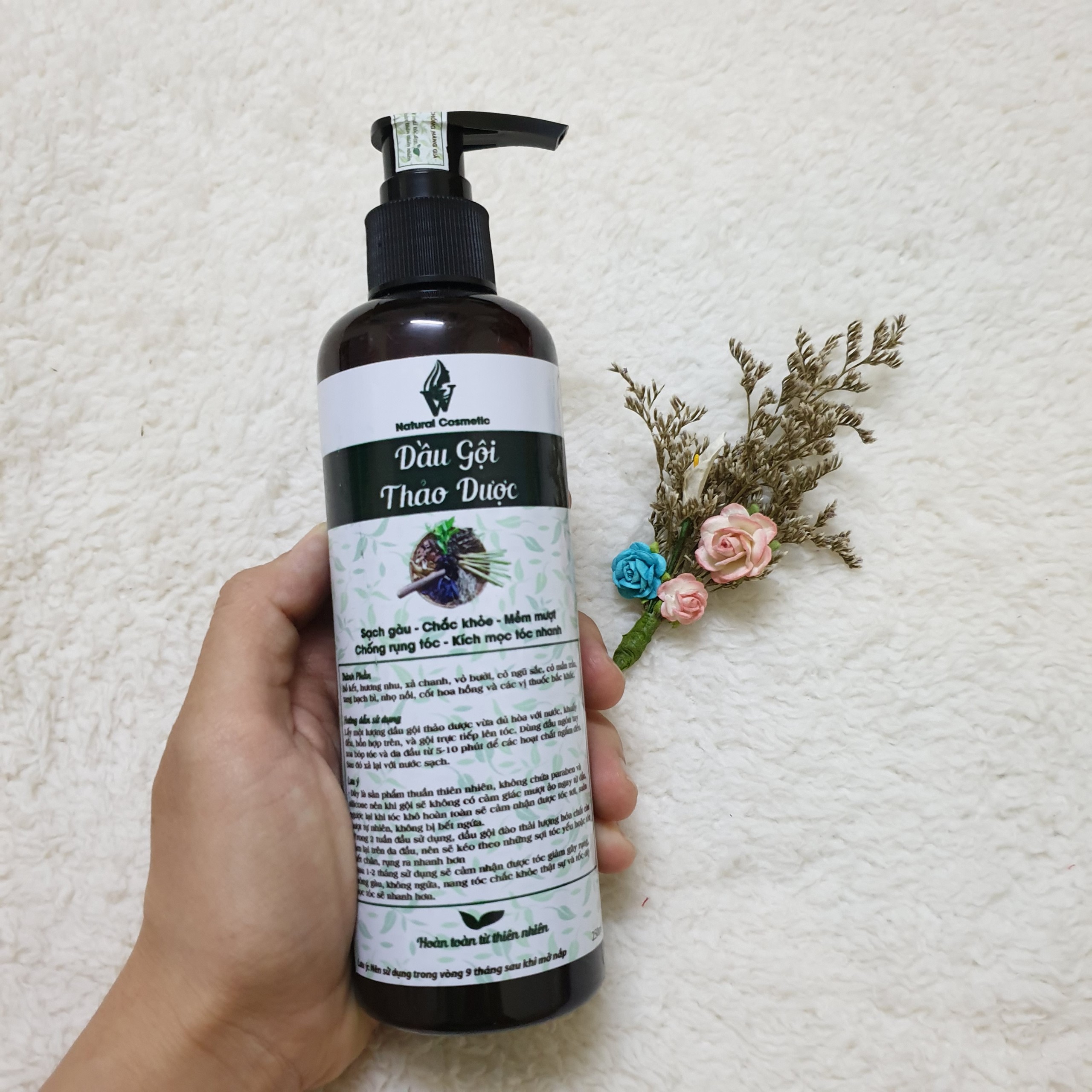 Natural Cosmetic - Dầu Gội Thảo Dược thiên nhiên ngăn rụng tóc, giảm ngứa, kích thích mọc tóc chai 250ml