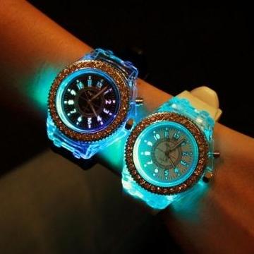[HCM]Đồng Hồ Dạ Quang Phát Sáng trong đêm - Hot FREND cực cá tính