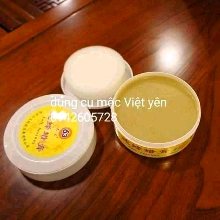 Sáp ong đánh bóng gỗ