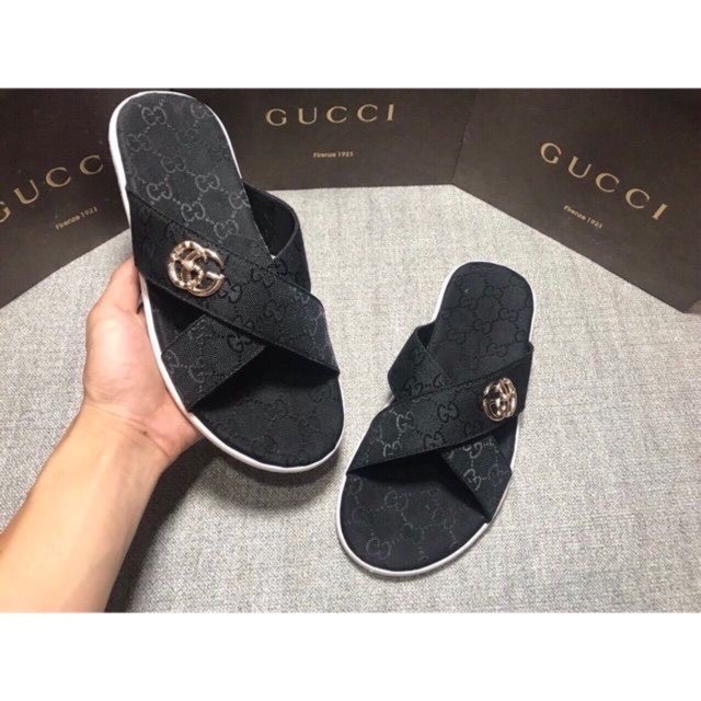 Dép quai chéo nam Gg