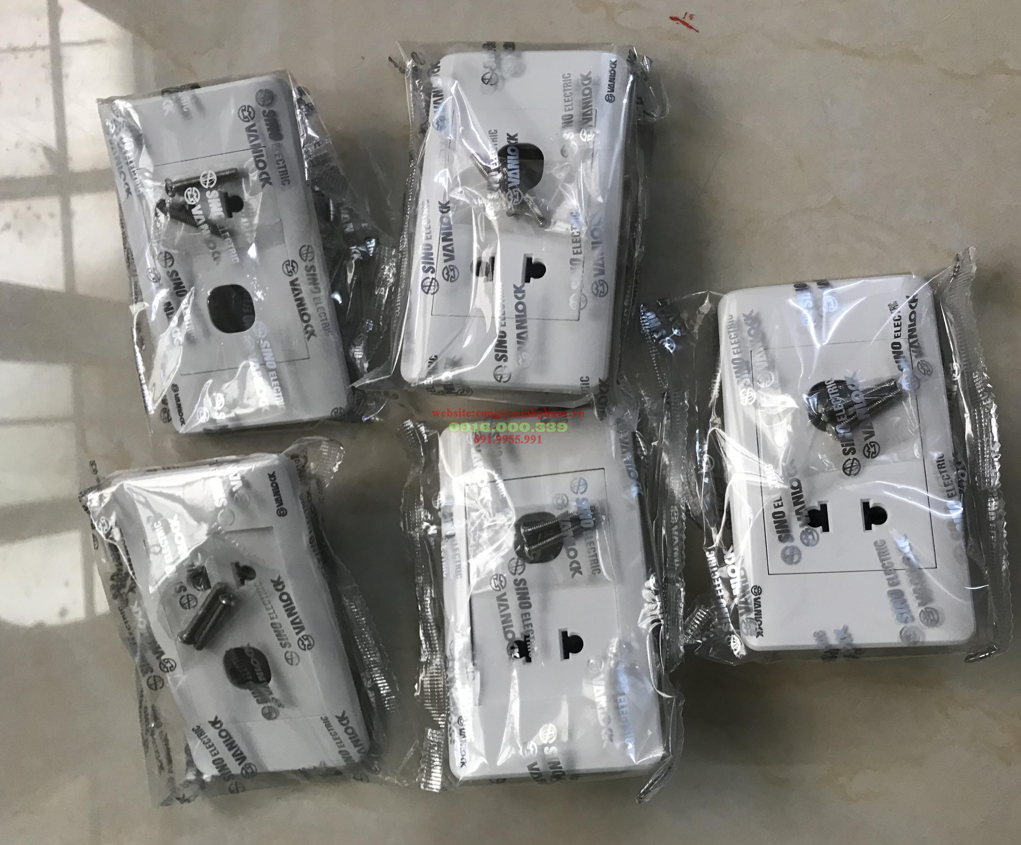 Ổ Cắm Đơn 2 chấu + 1 Lỗ , 2 Lỗ S18 Sino