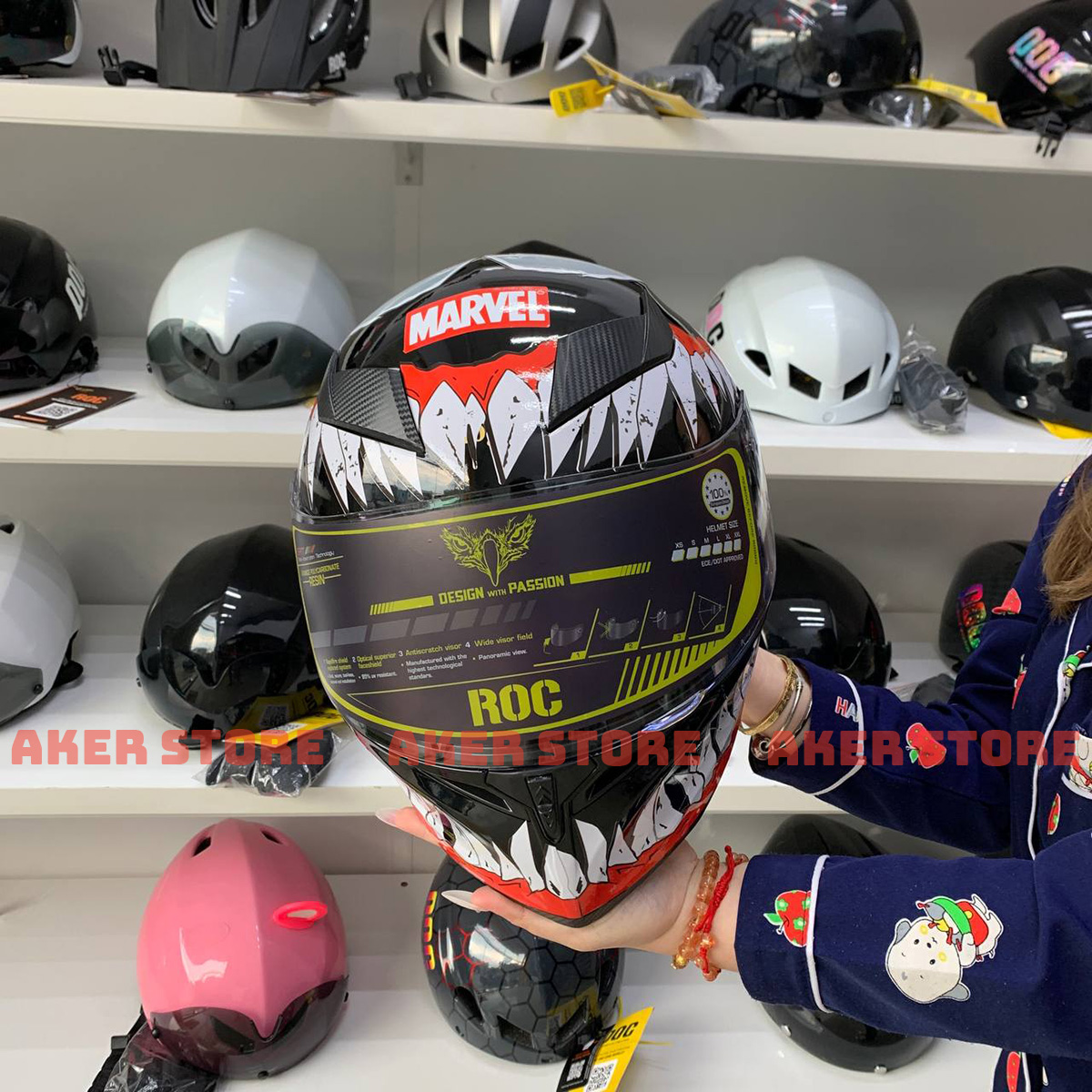 Mũ fullface royal m138b đen bóng dán tem venom đỏ
