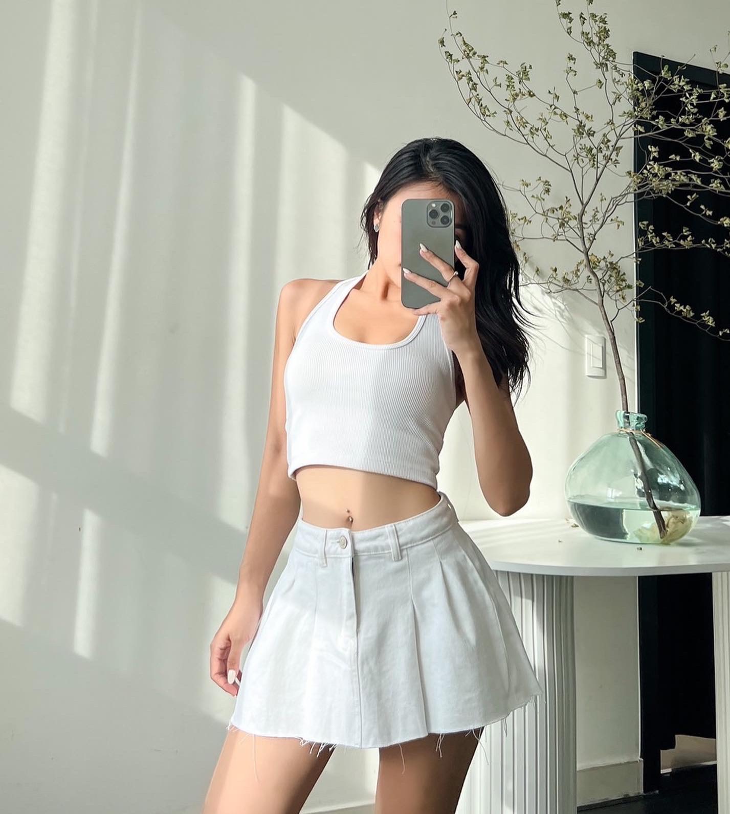 Chân váy jean trắng xếp ly reverclothings yuna skirt