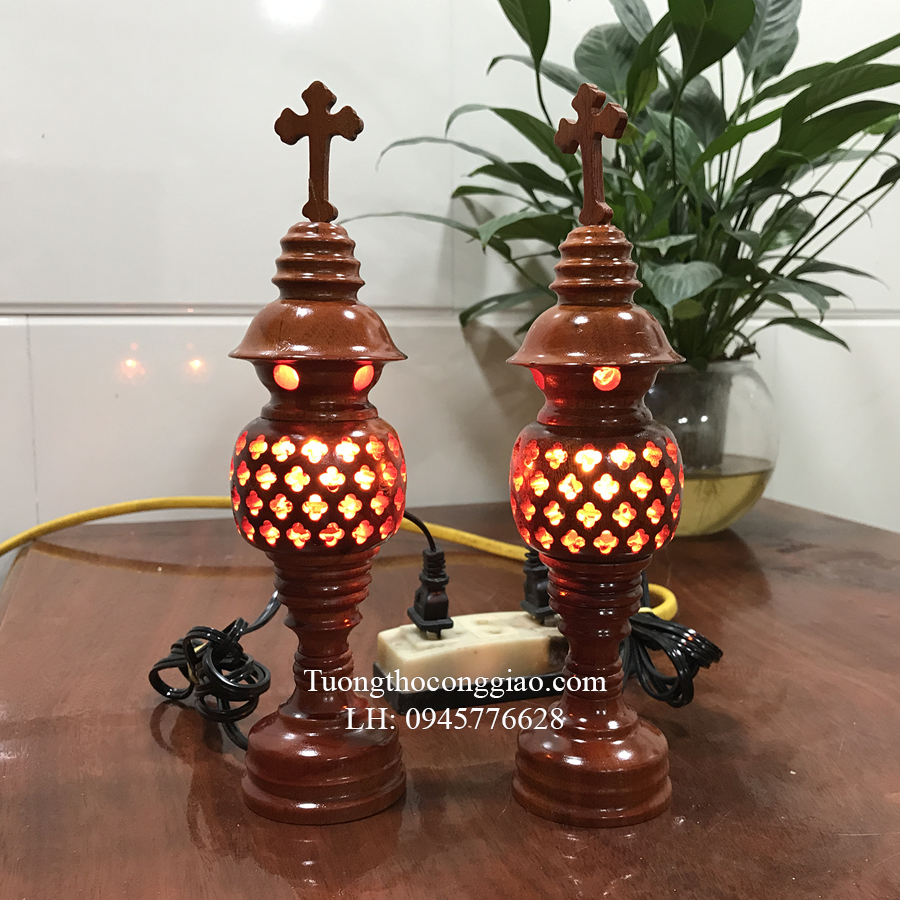 Đ&egrave;n Th&aacute;nh Gi&aacute; lỗ hoa mai 27cm