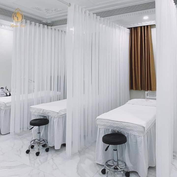 Rèm voan trắng , kích thước rộng 4m cao 2,7m . dày đẹp loại 1 , rẻ đẹp bền . dùng cho spa , rèm cửa sổ sổ