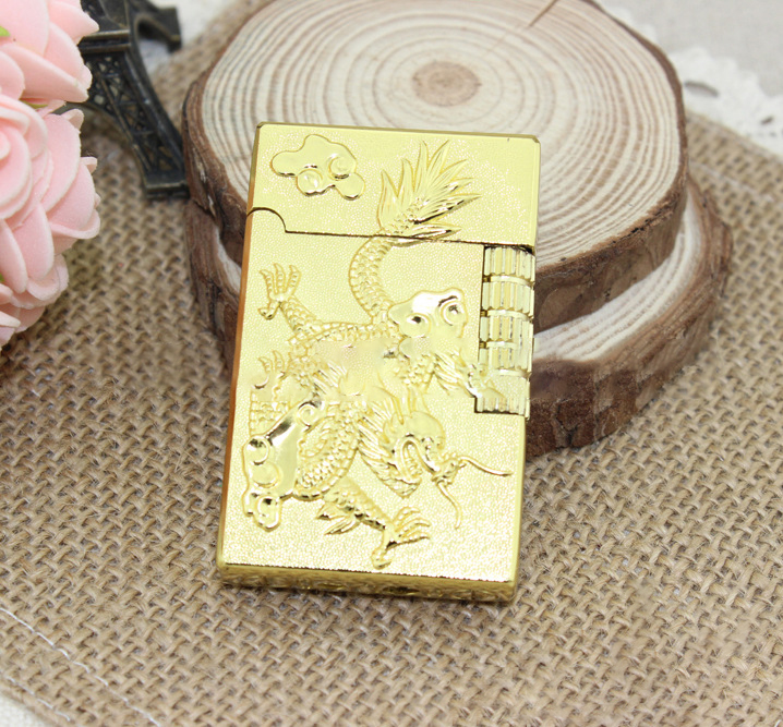 Hộp quẹt chạm khắc rồng vàng