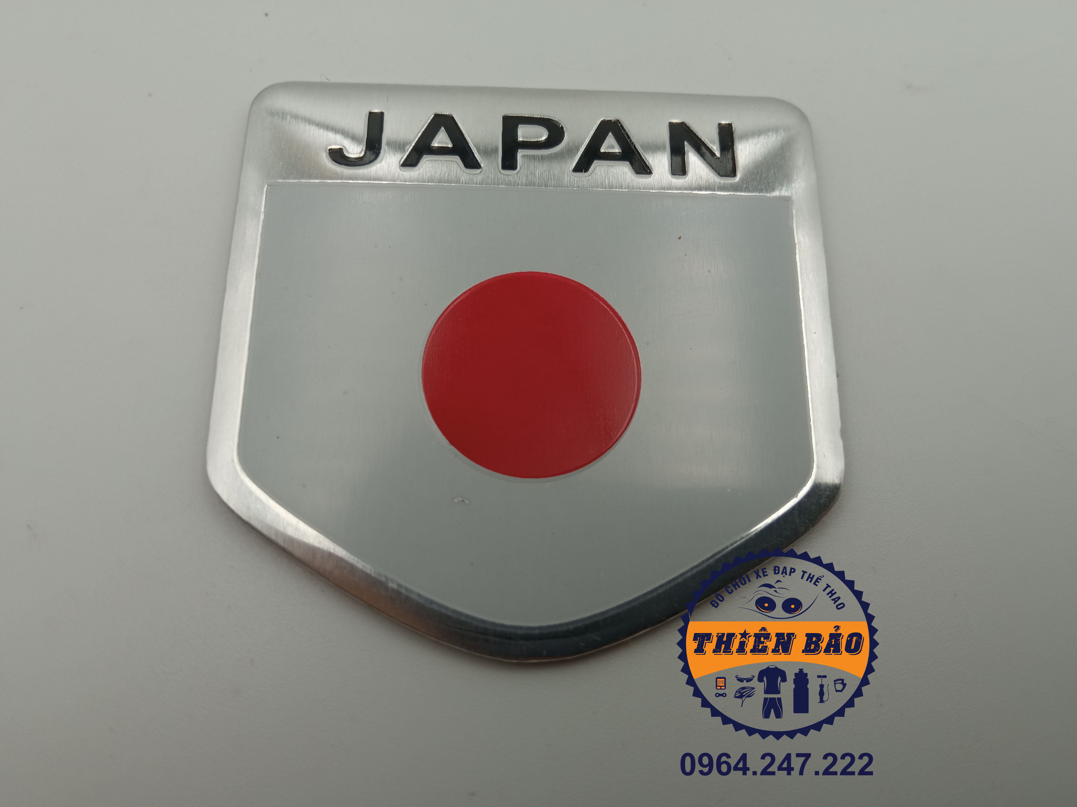 Decal nhôm dán xe, logo dán xe cờ Nhật, tem nhôm dán xe oto cờ Japan hình khiên 5x5cm #332