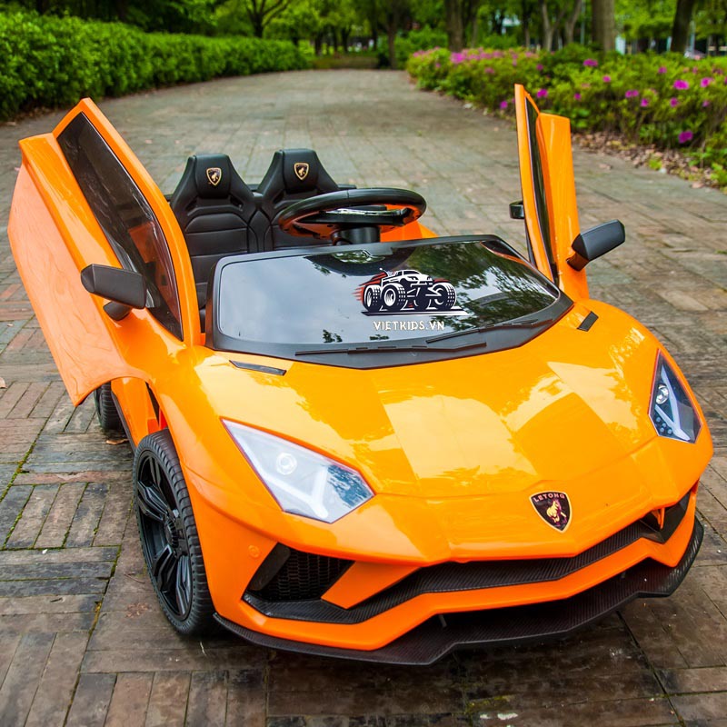 XE Ô TÔ ĐIỆN TRẺ EM LT998 tặng kèm mic hát - CÓ ĐIỀU KHIỂN TỪ XA - có nhạc, còi, đèn...