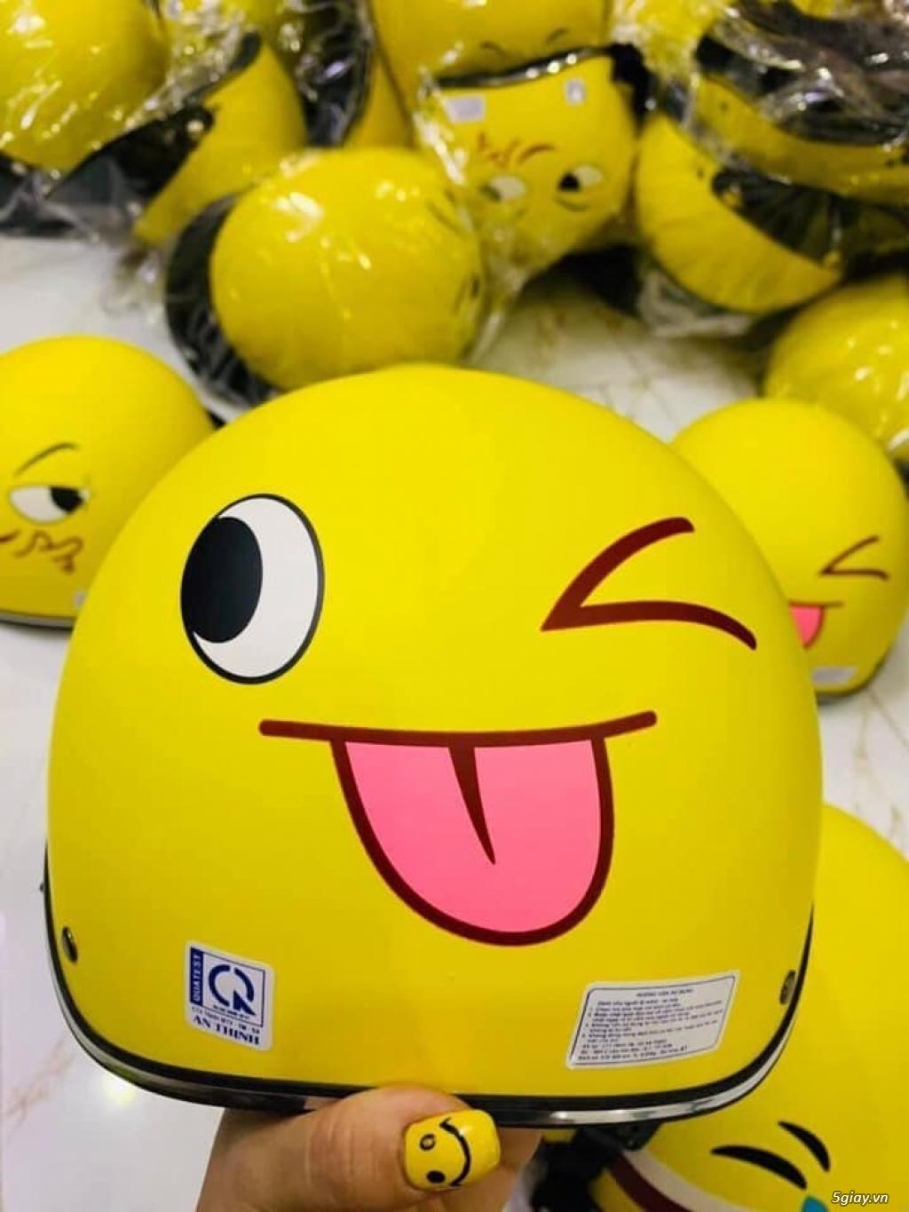 [HCM]Nón bảo hiểm đạt chuẩn CR - màu vàng hình icon mặt cười - giao ICON ngẫu nhiên