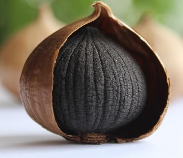 Tỏi đen 1 nhánh Công nghệ Nhật Bản 1kg bóc sẵn